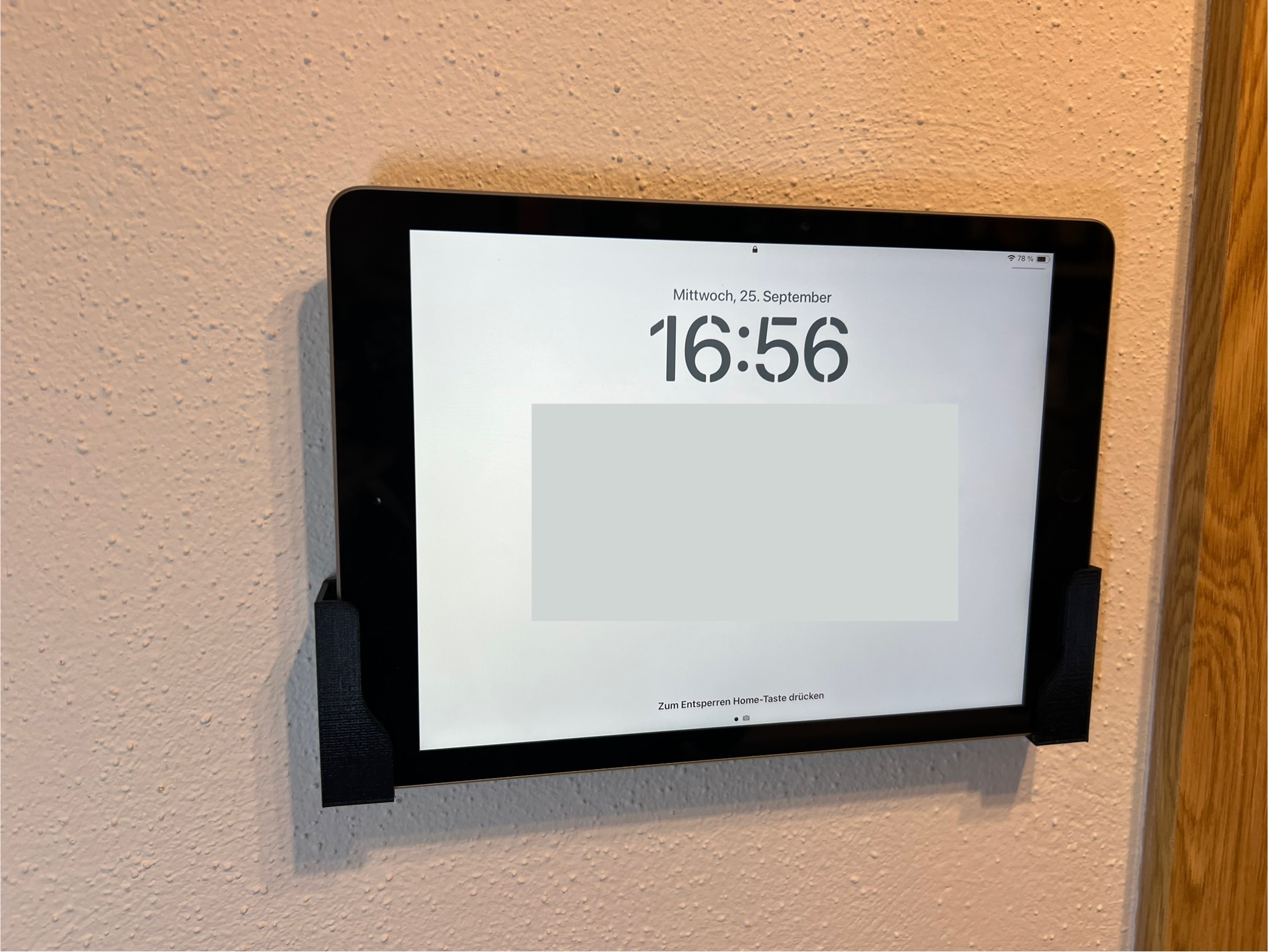 Miniatura 2 do modelo 3D Universal Tablet Holder (Wall Mount)