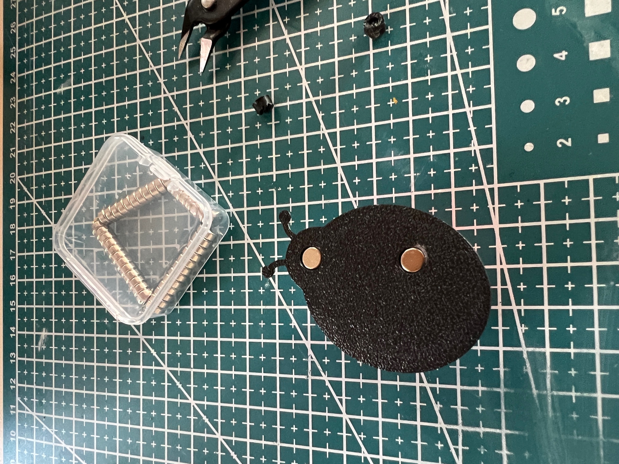 Miniatura 4 do modelo 3D Ladybug Magnet