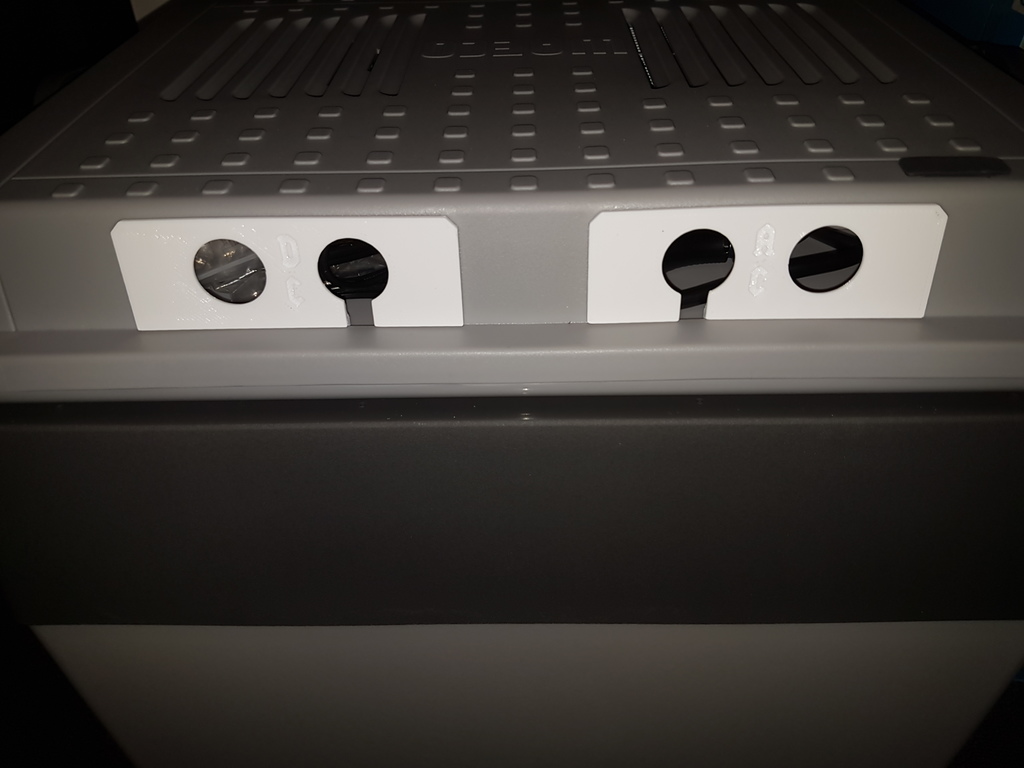 Waeco SC30 power cord storage plugs