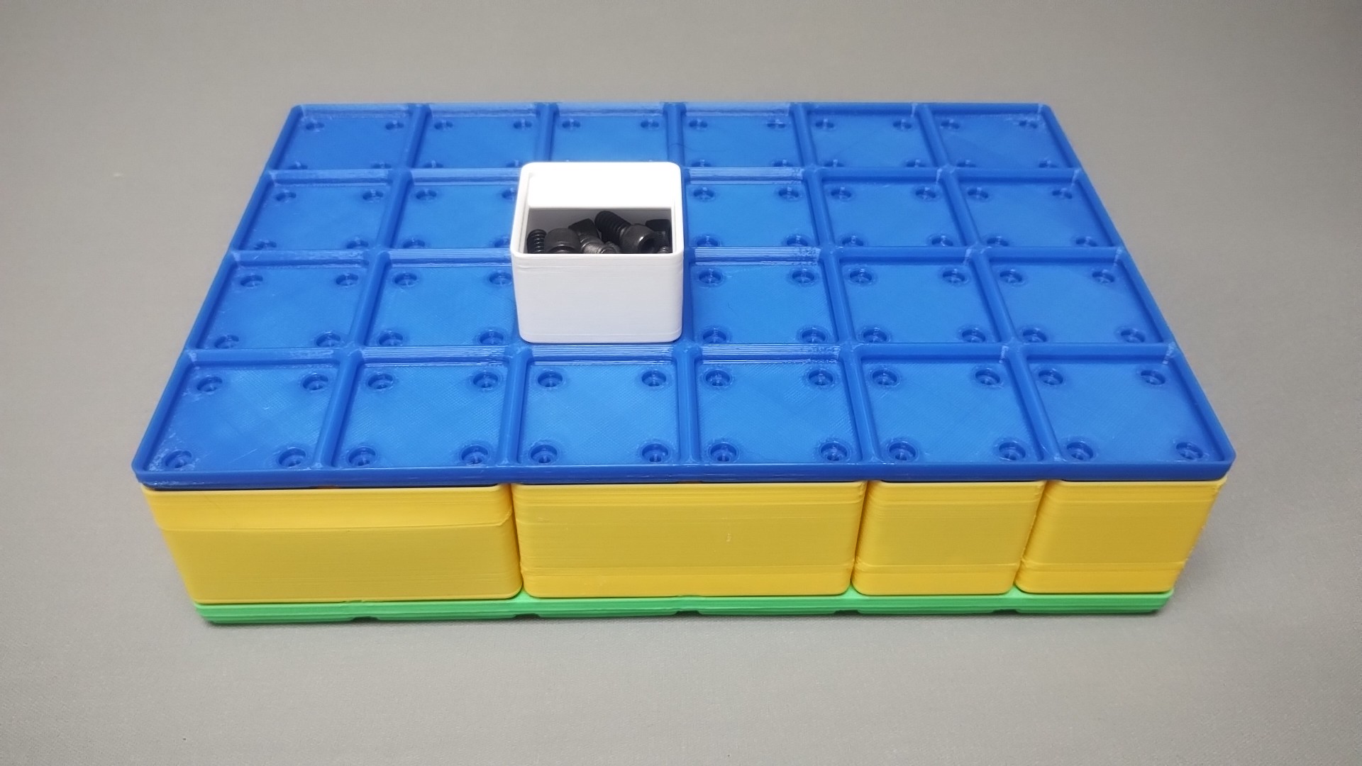 Gridfinity stackable base/lid combo (parameterisable)
