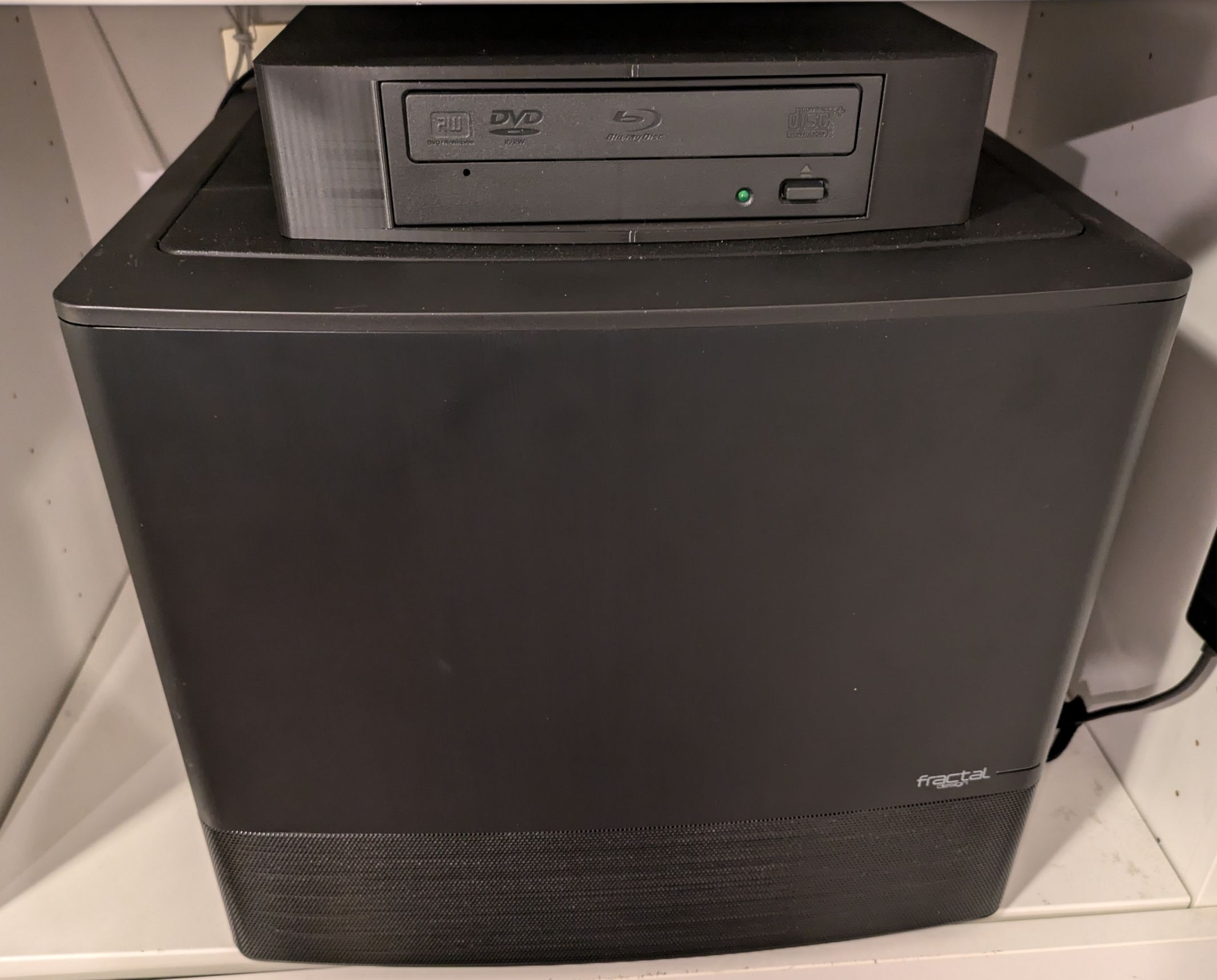 Fractal Node 804 5.25 optical drive bay