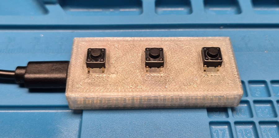 Raspberry Pi Pico case with 3 buttons