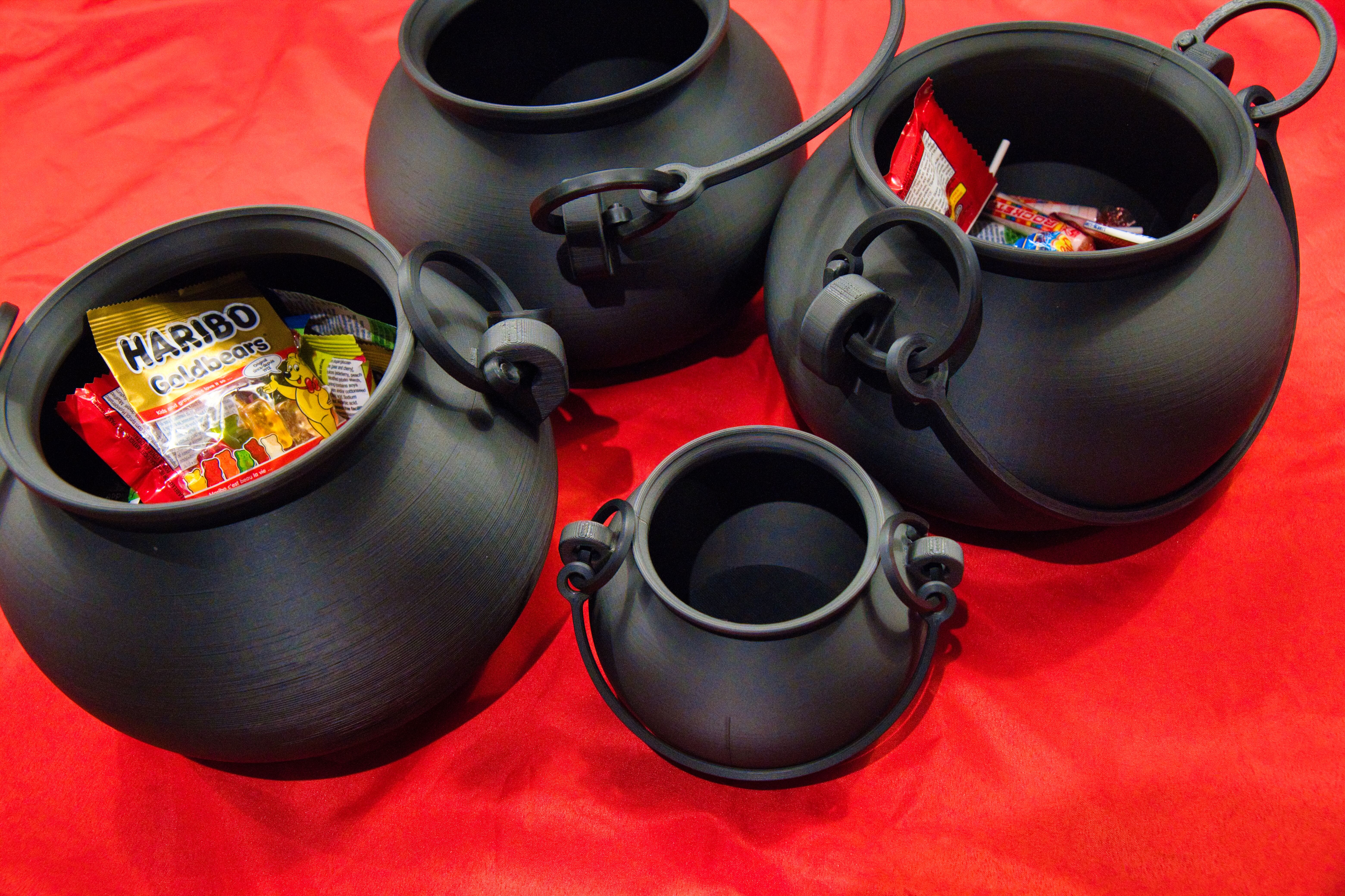 Miniatura 4 do modelo 3D Halloween Candy Cauldron