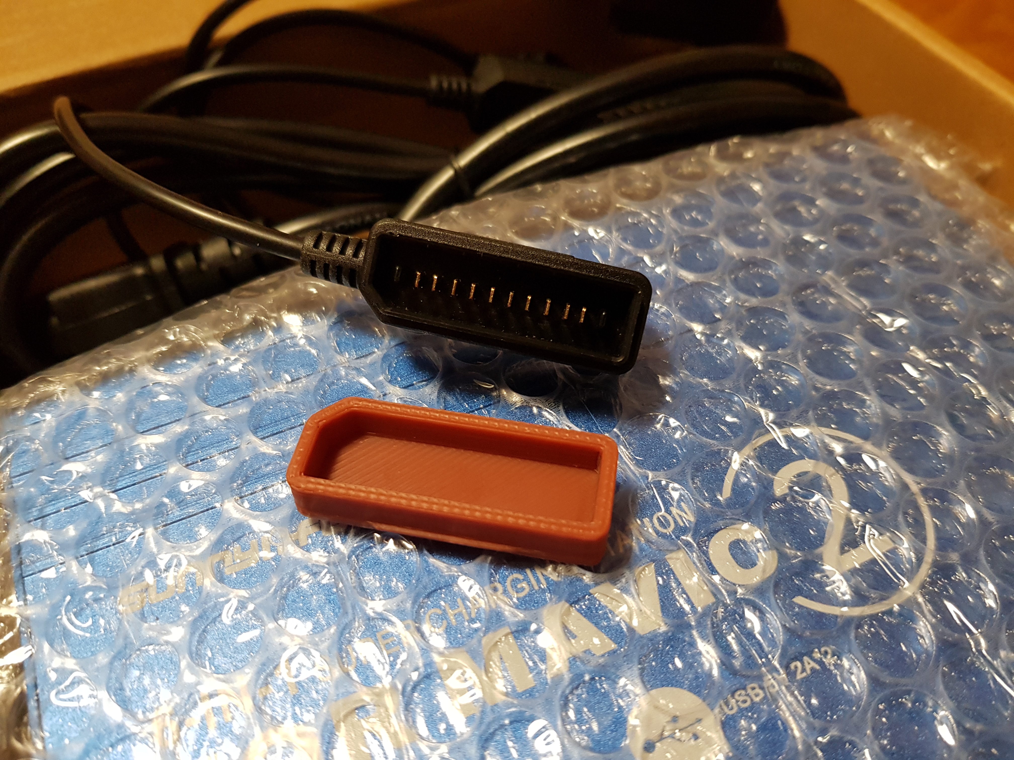 Schutzkappe für die Ladestecker der 6-IN-1 Ladestation