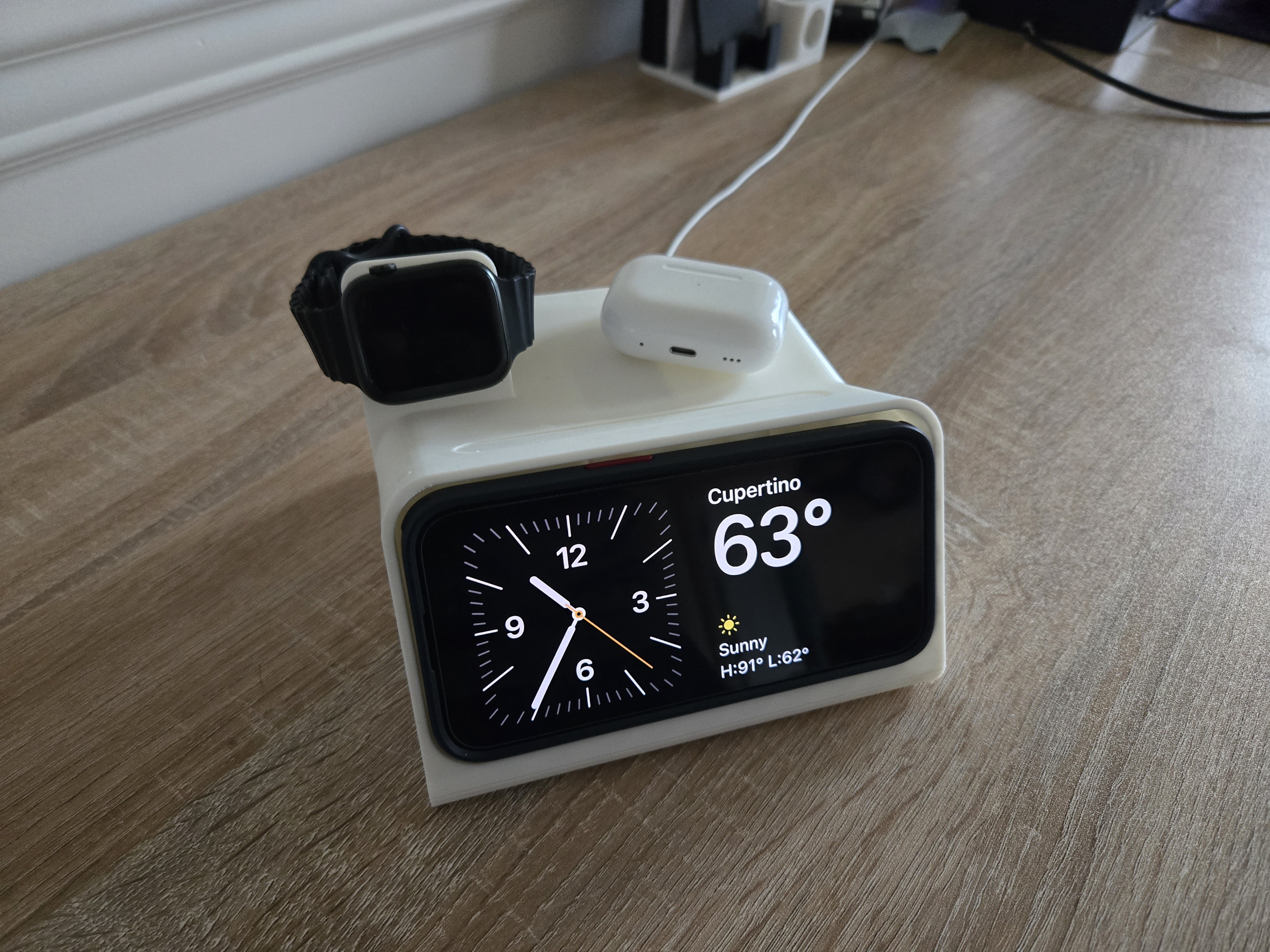 Case-Friendly iPhone Standby Dock with Watch Charger! — miniatura 3