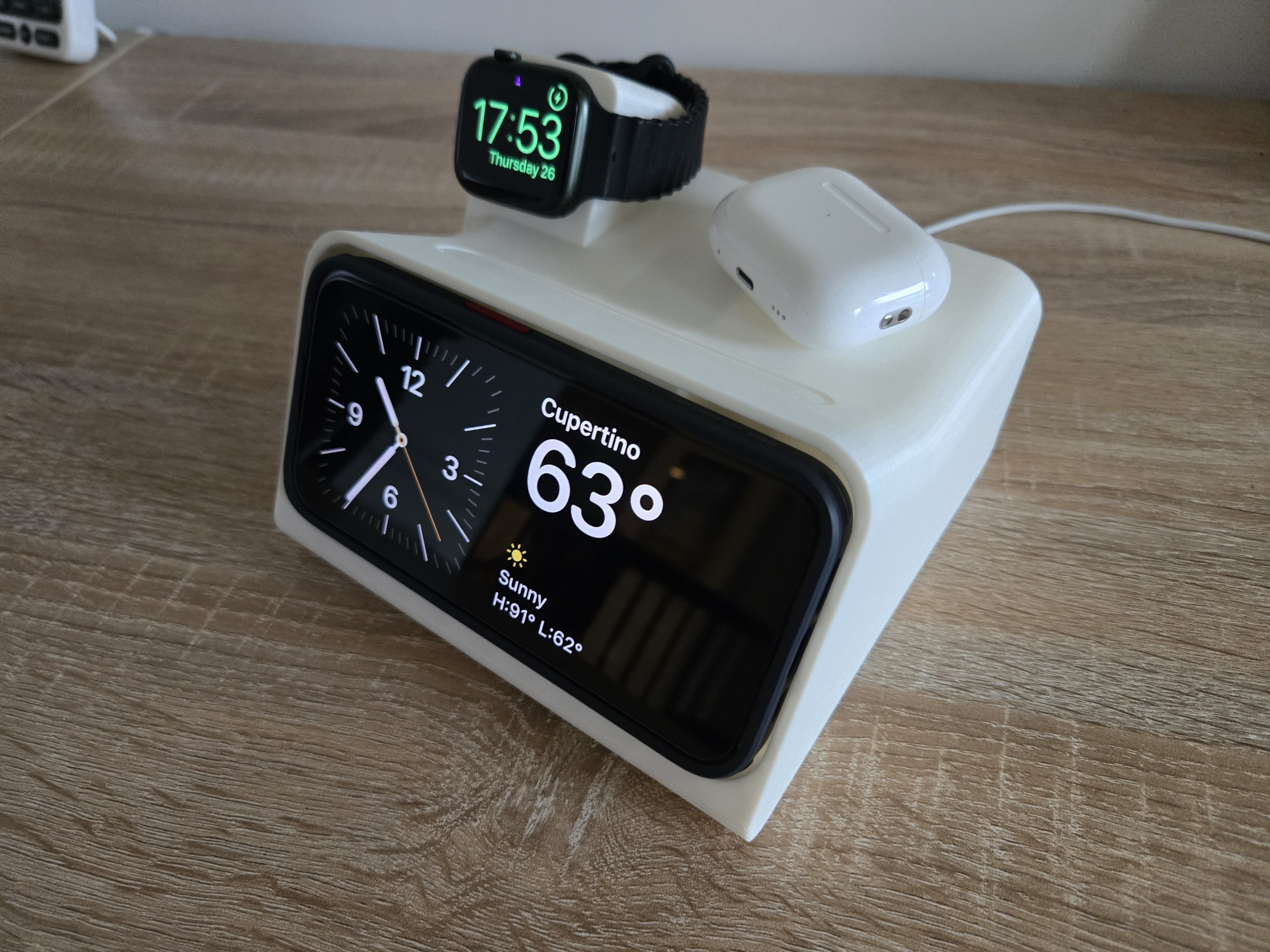 Case-Friendly iPhone Standby Dock with Watch Charger! — miniatura 4