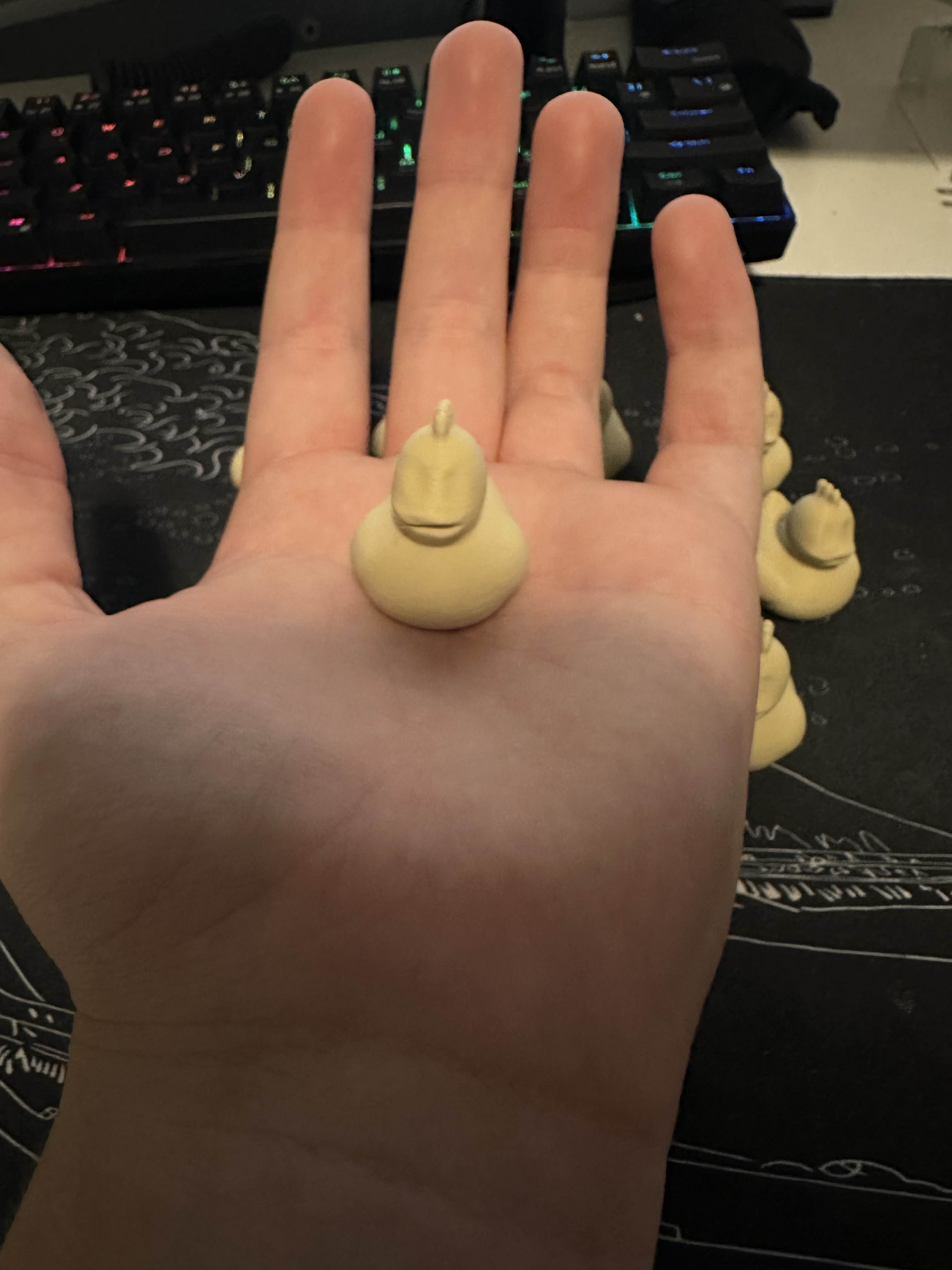 Miniatura 3 do modelo 3D Tiny rubber ducks (Mohawk