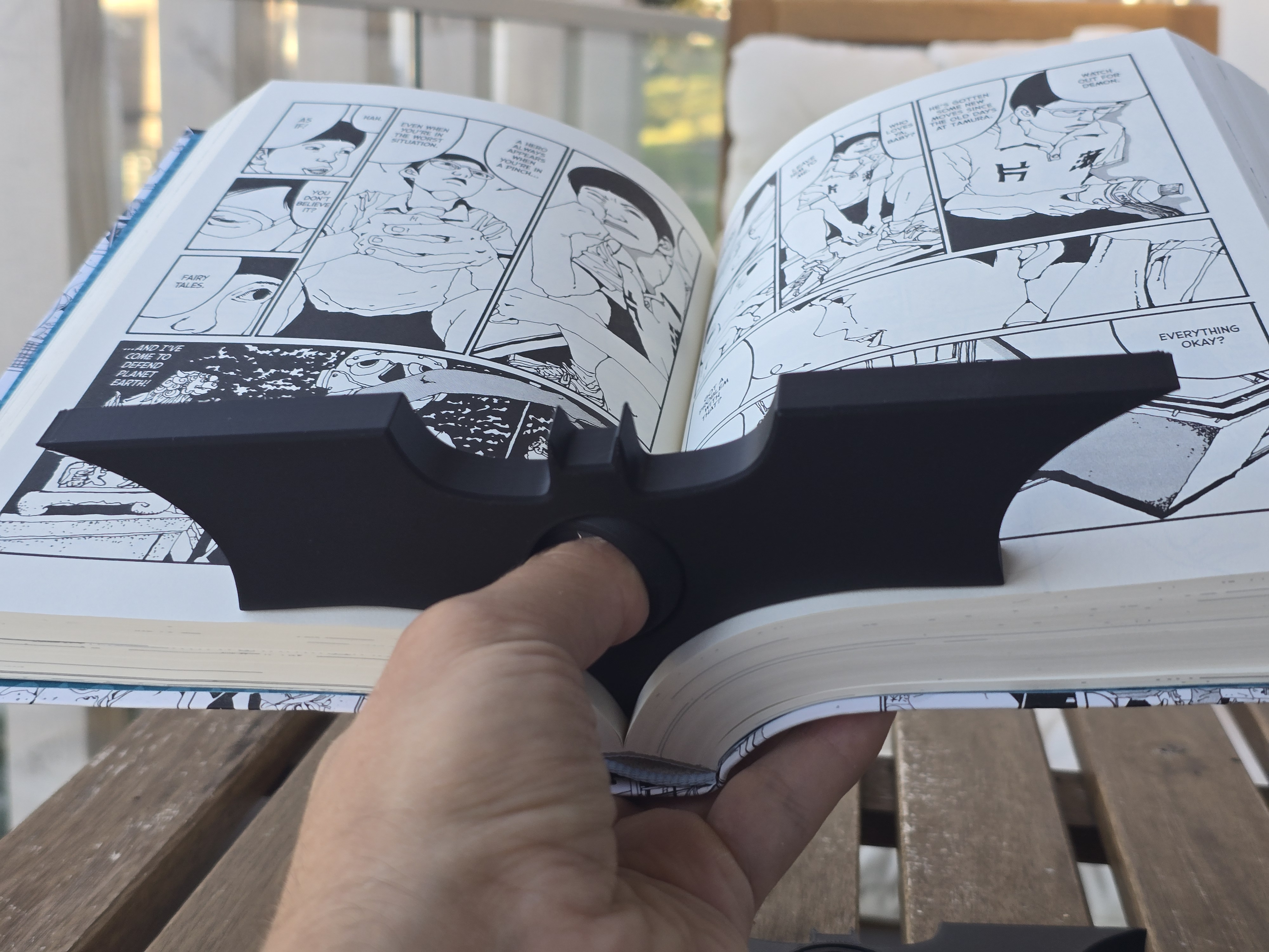 Batman bok page holder / one-handed book opener / page keeper - with rotating ring
