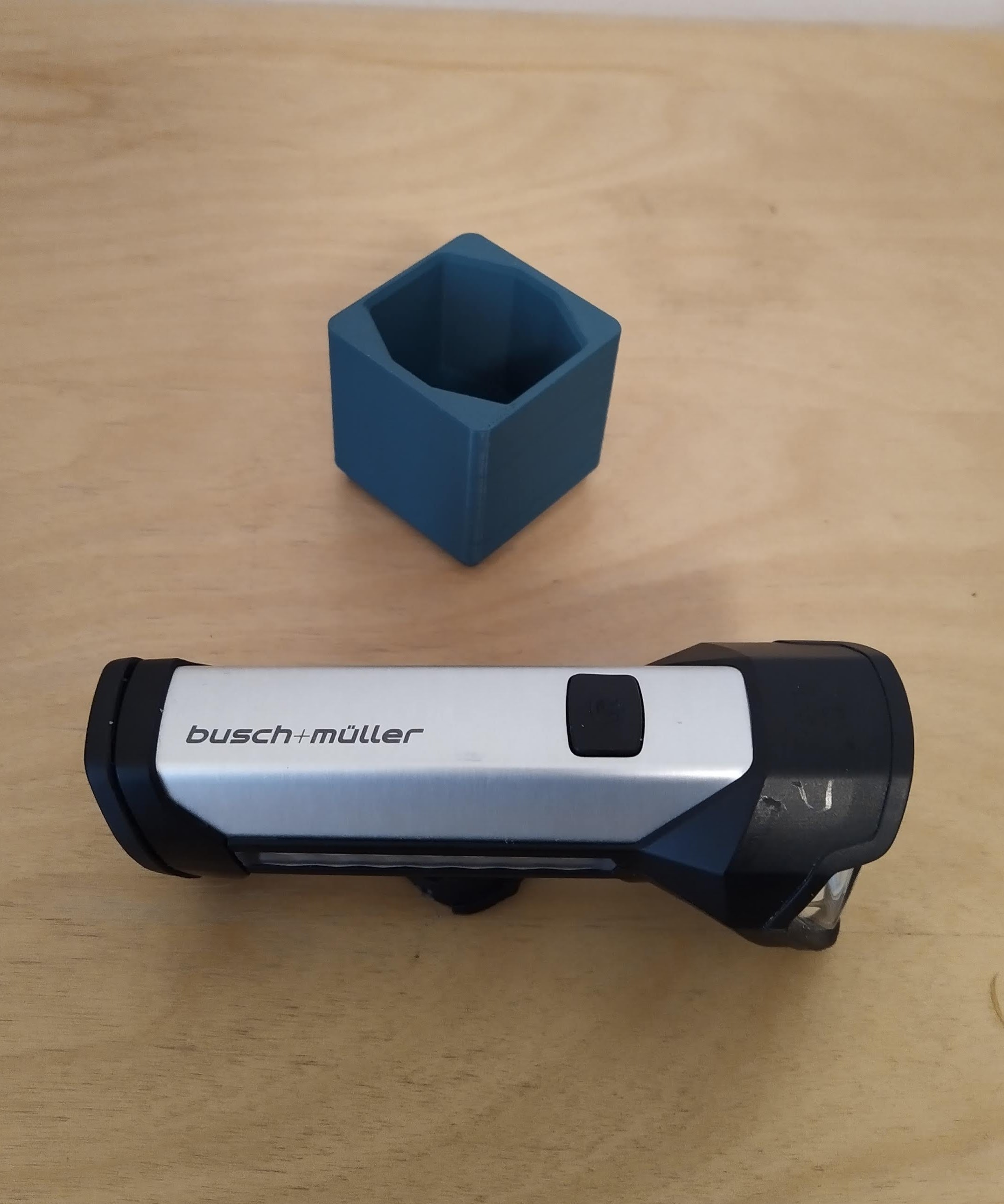 Gridfinity holder for b+m Ixon Core