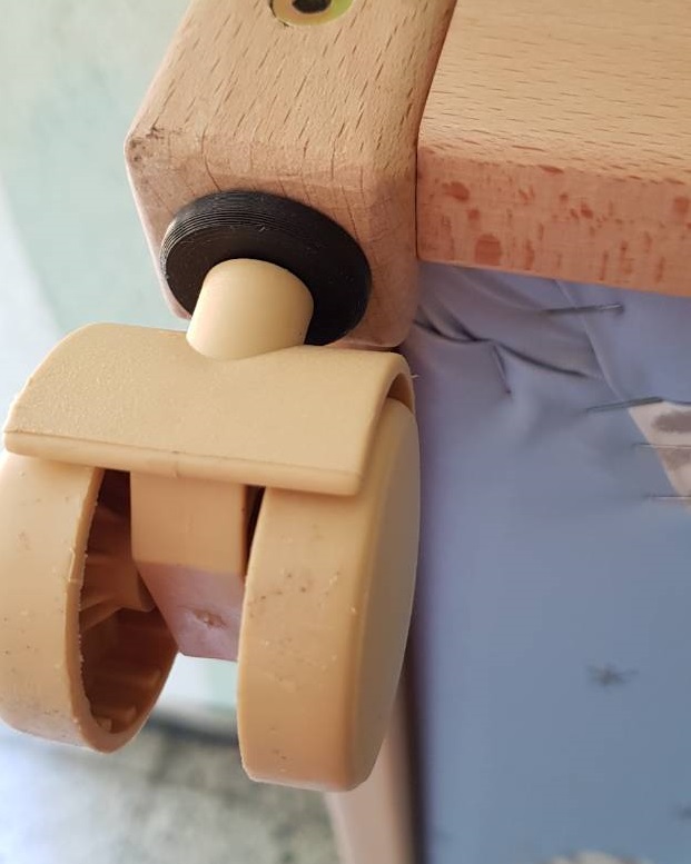 Wooden Playpen wheel mount / Laufgitter Rollenbefestigung