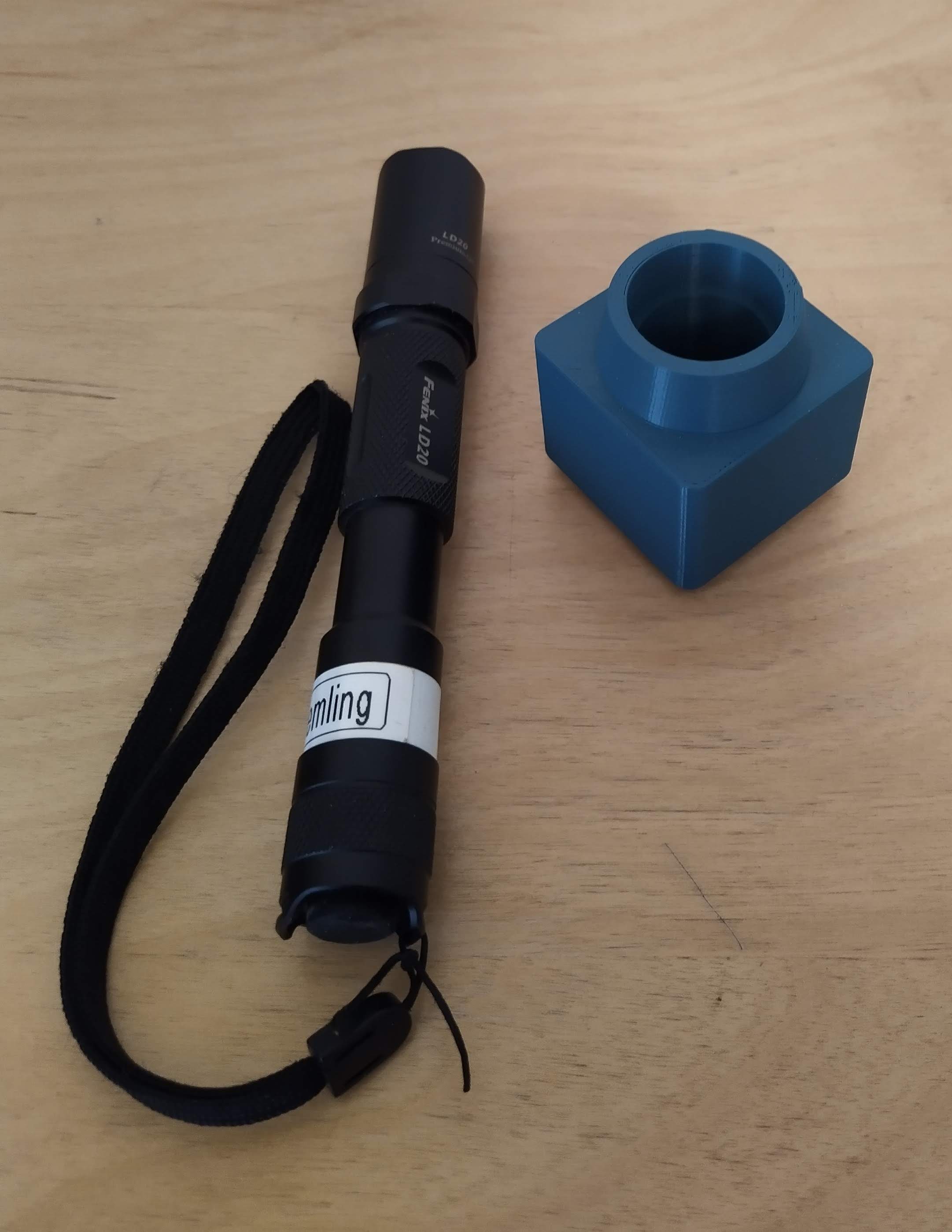 Gridfinity holder for Fenix flashlight — thumbnail 2