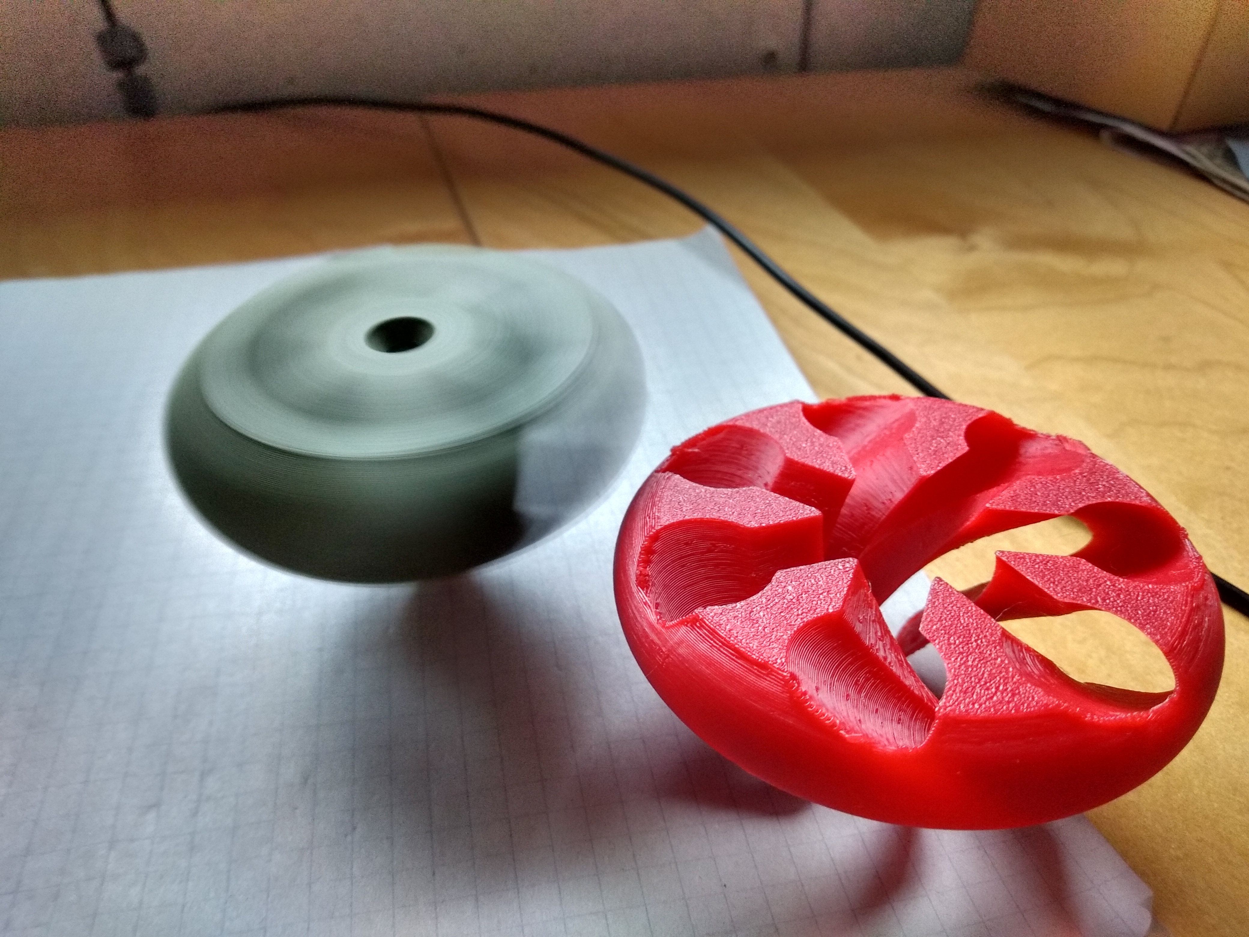Impossible Passthrough Spinning Top (FreeCad)