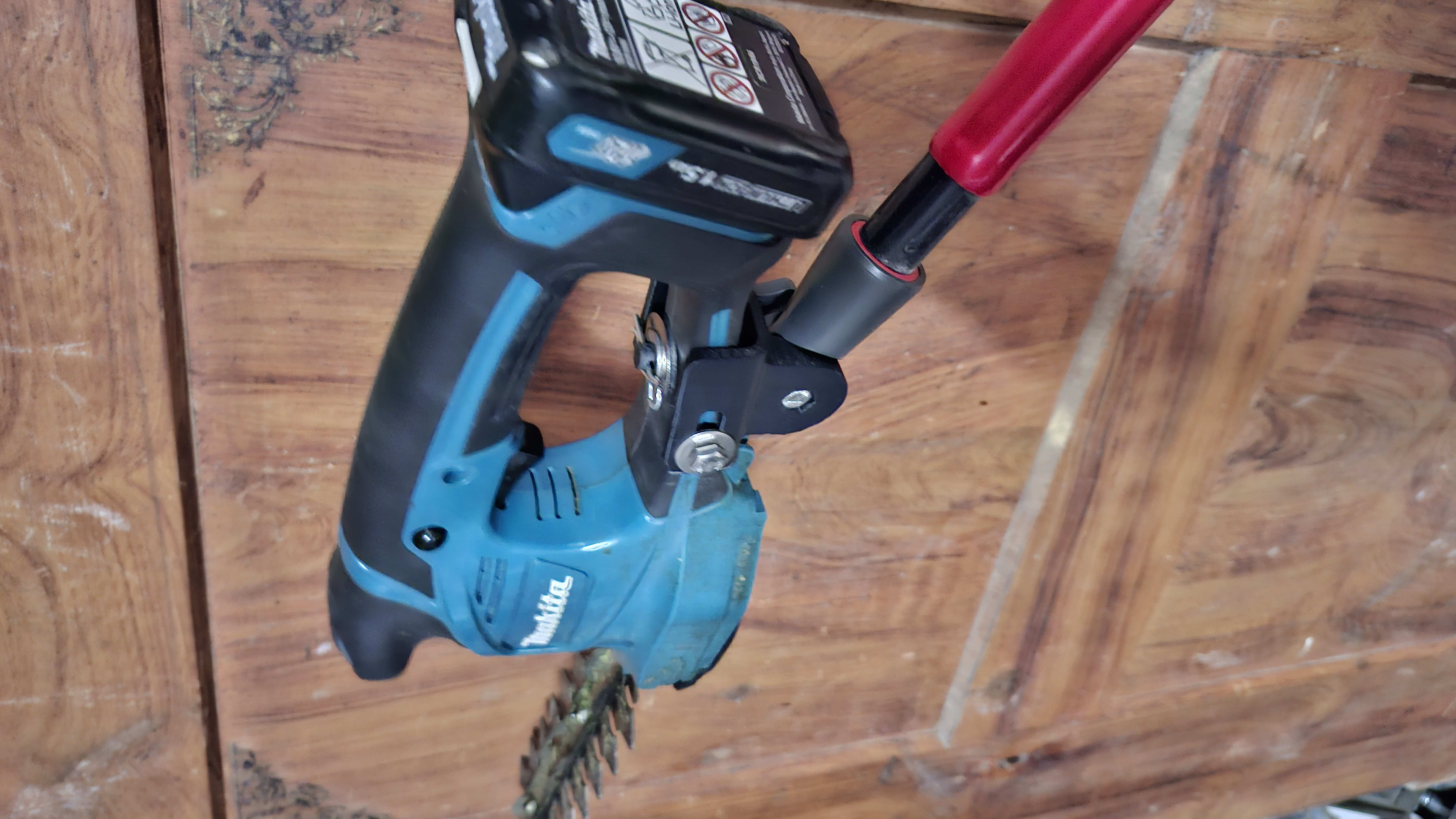 Halter für Makita Graschere 12v