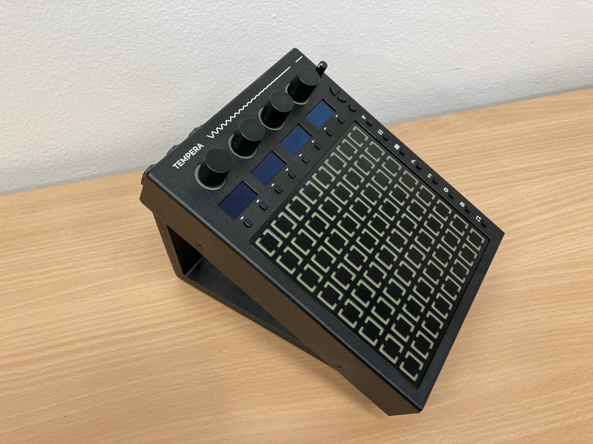 Parametric stand for the Tempera synthesizer