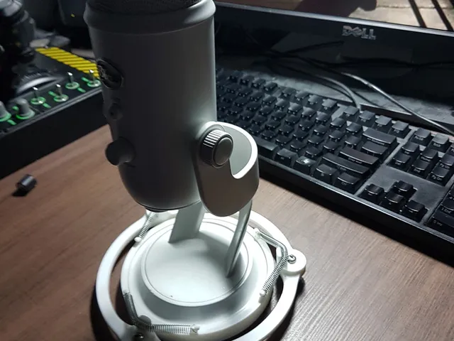 Microphone anti-shock stand