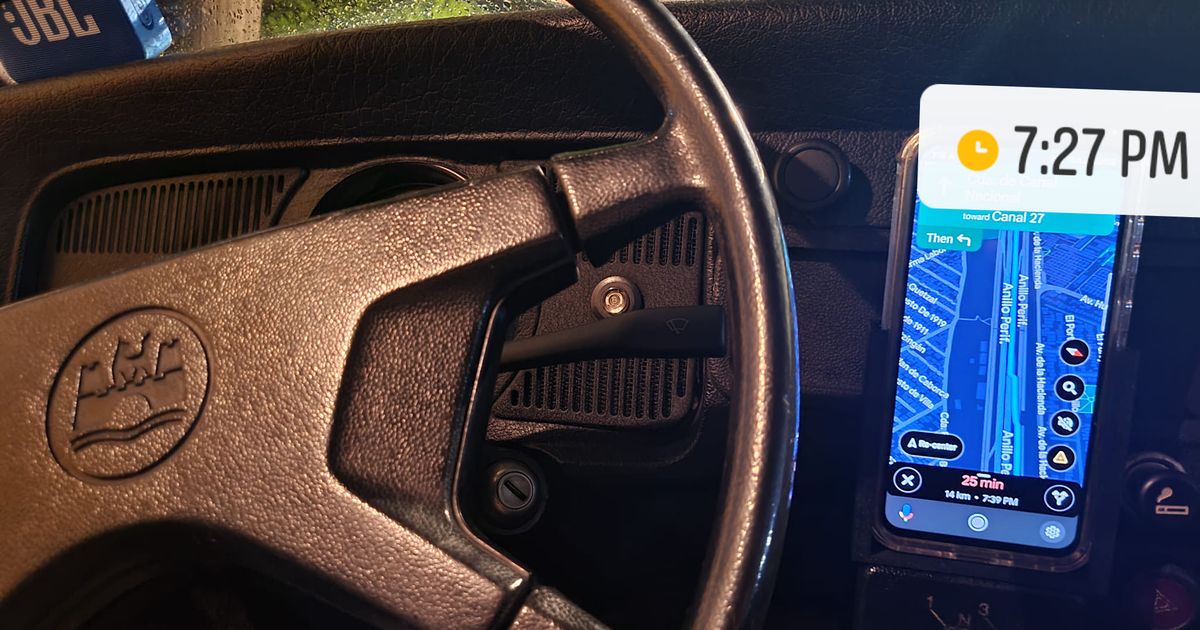 Cellphone stand over ashtray for VW beetle / Porta celular sobre