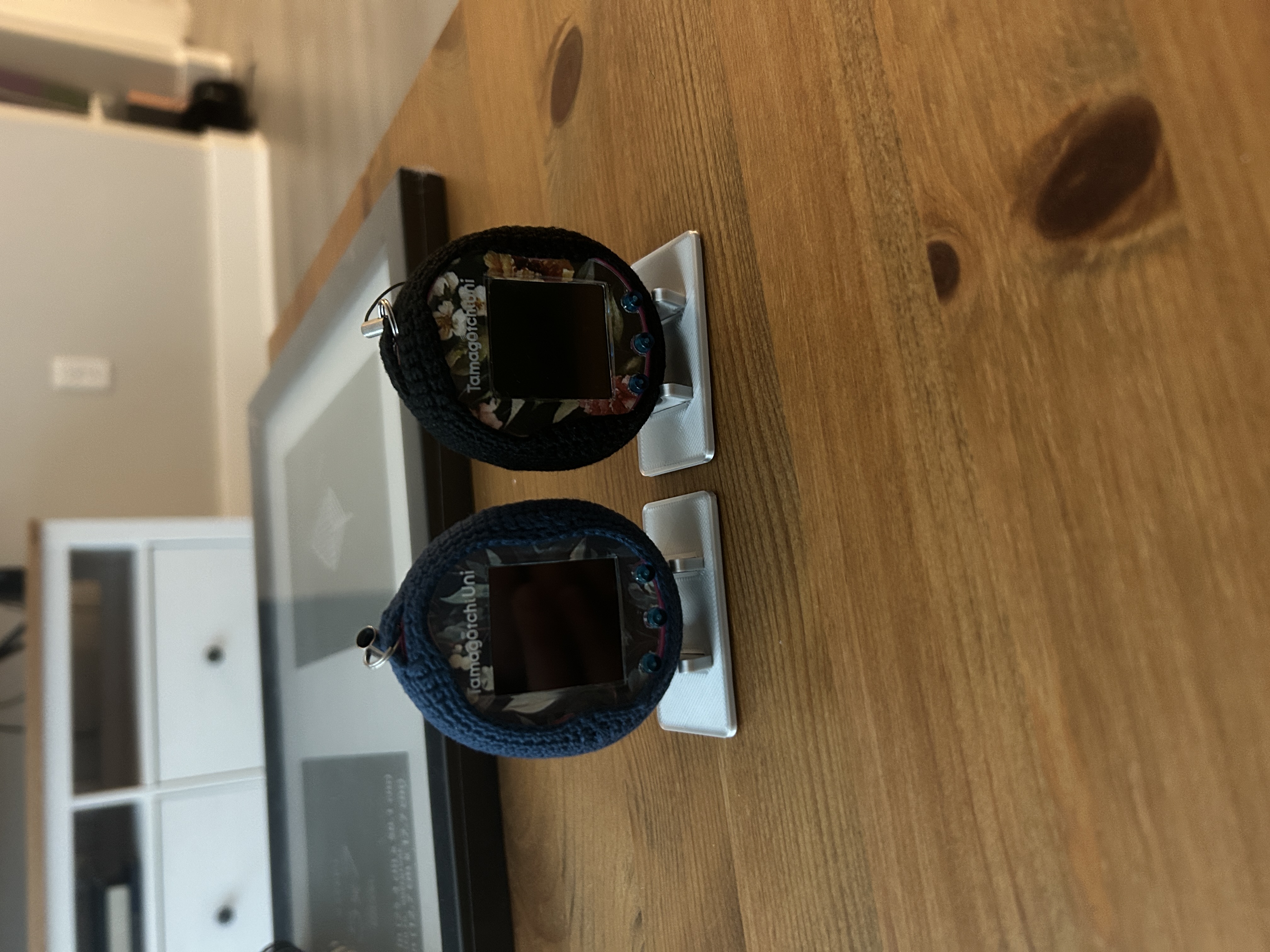 Tamagotchi Stand - Snap Together!