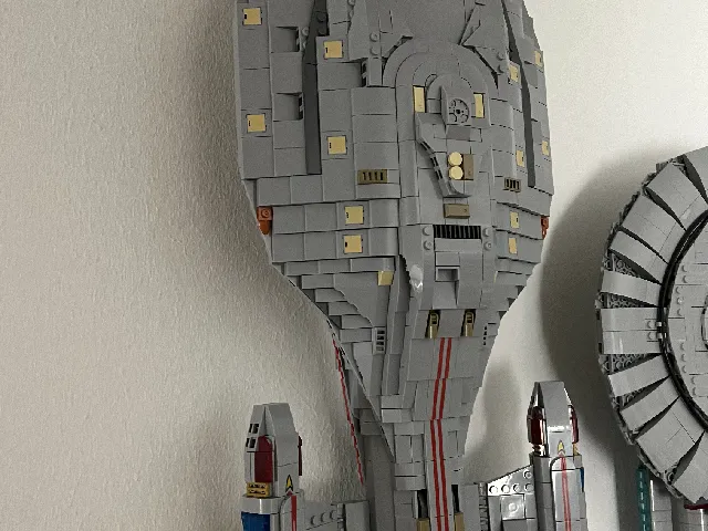 Wall mount adapter for the Bluebrixx Star Trek USS Voyager display set