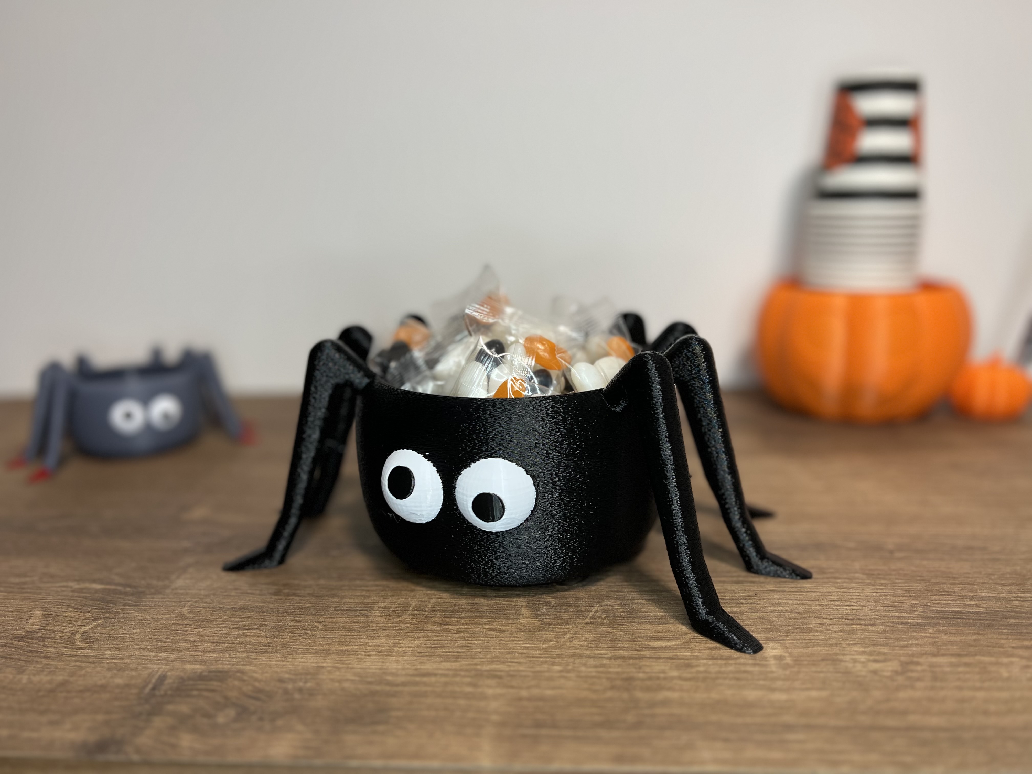"Leggy" the spider bowl