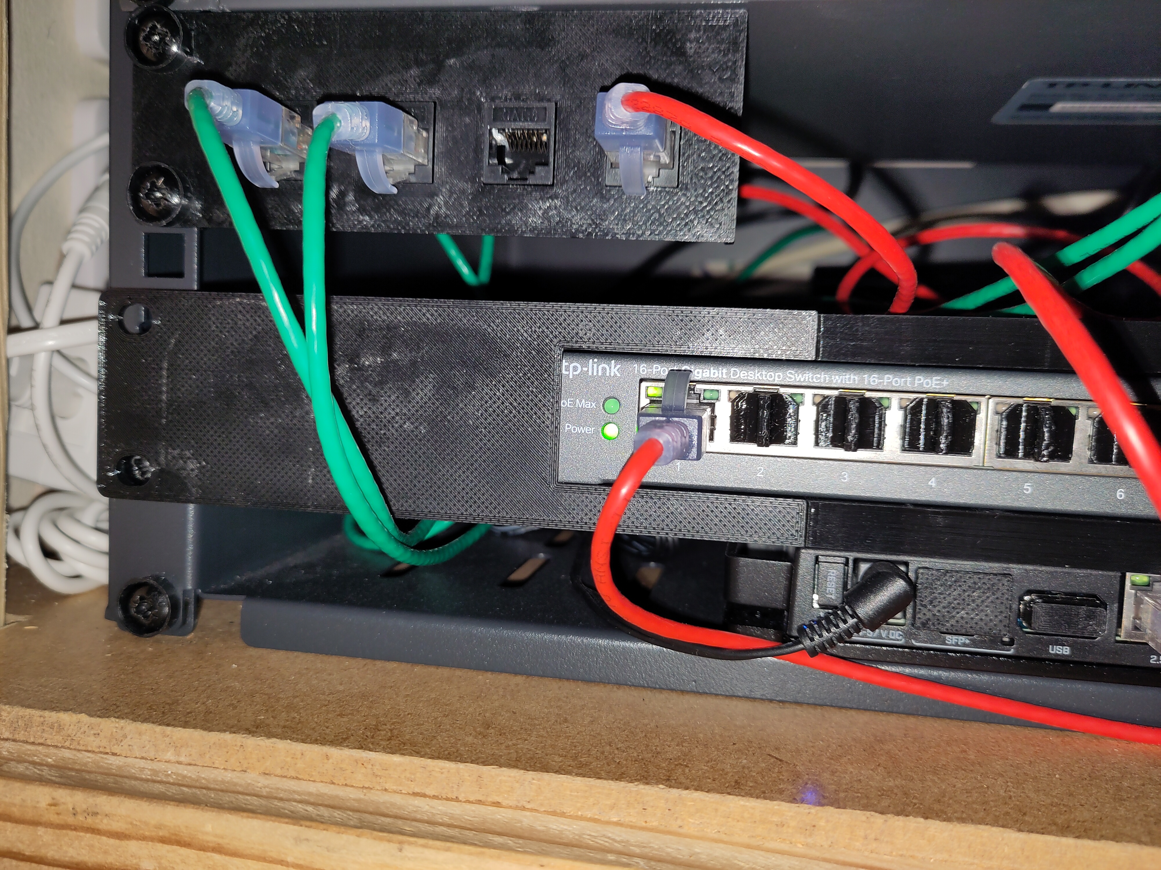 TP-Link TL-SG116[P] Switch 19" Rackmount Refined