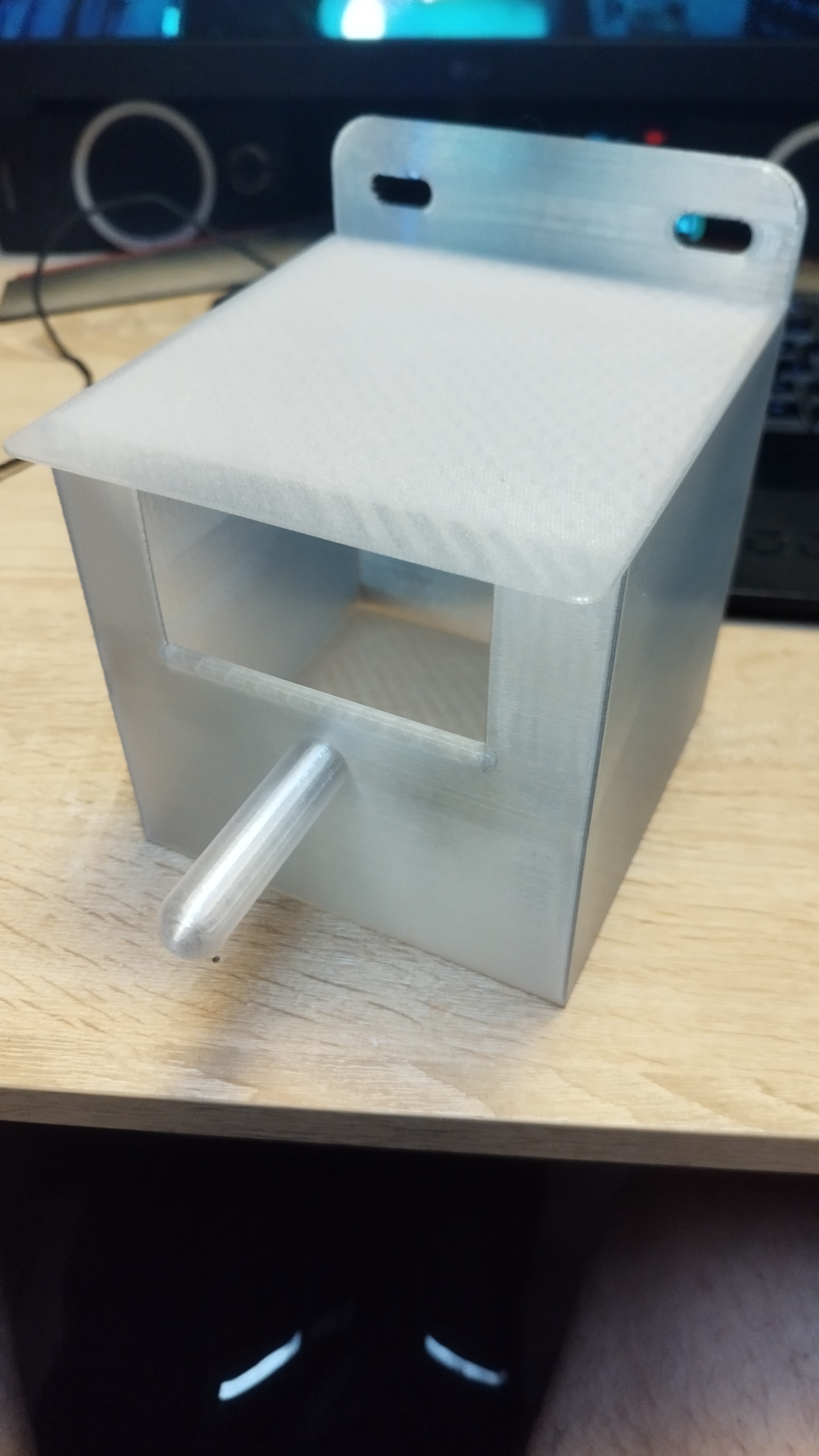 Nesting box for canaries