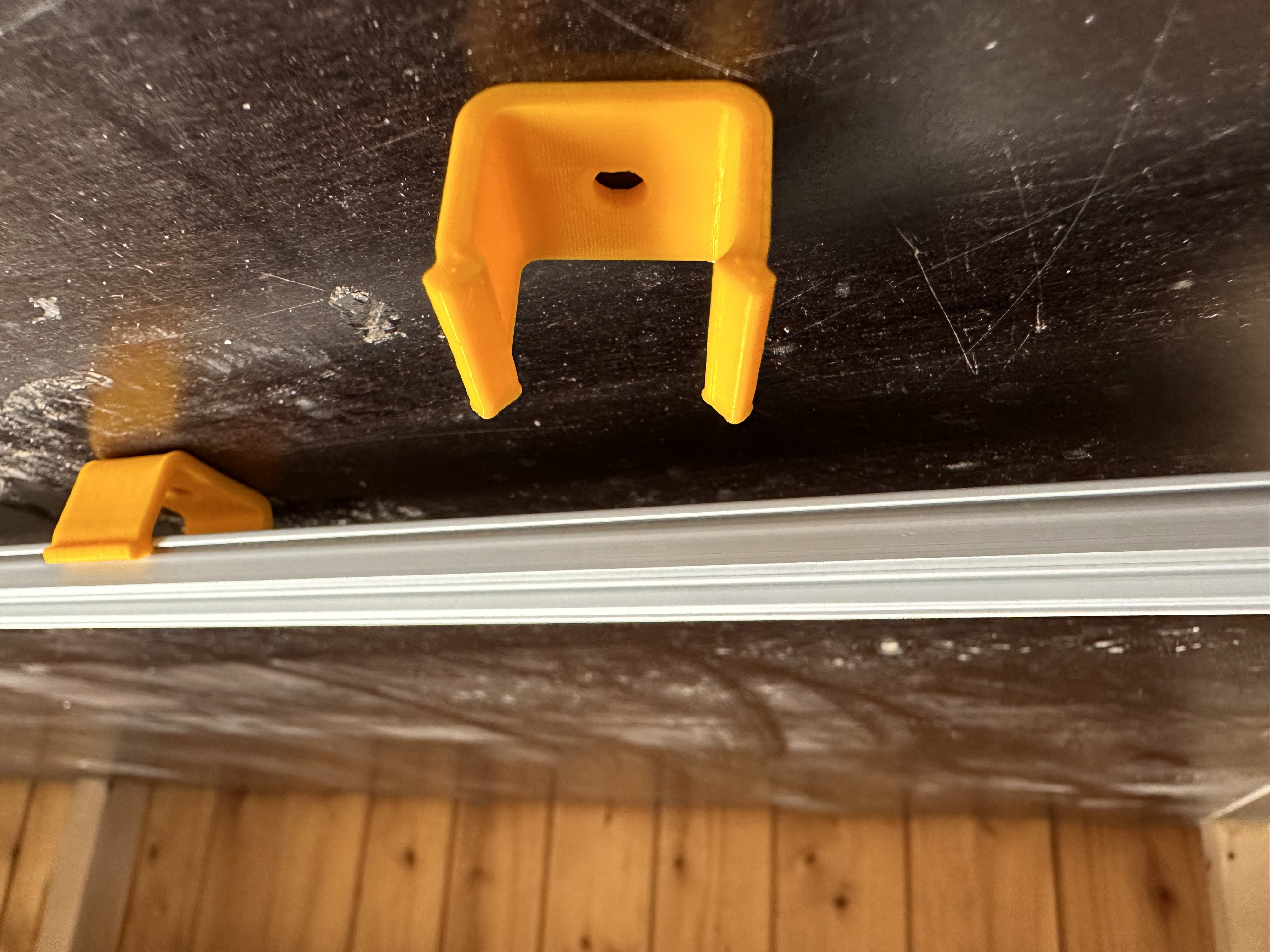 satisfying bracket for 18mm aluminium profile