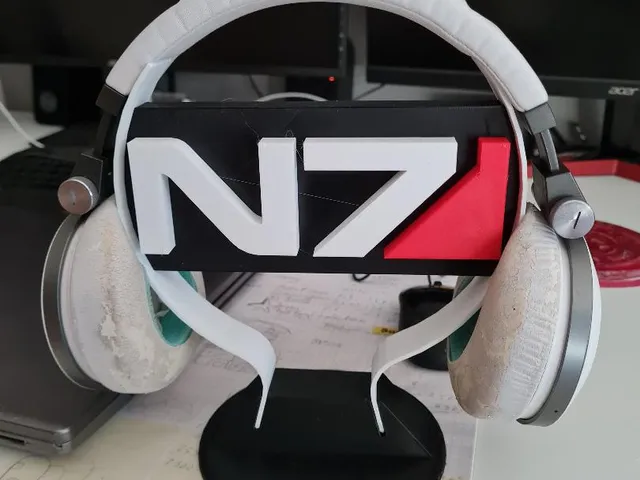 N7 Headphone stand