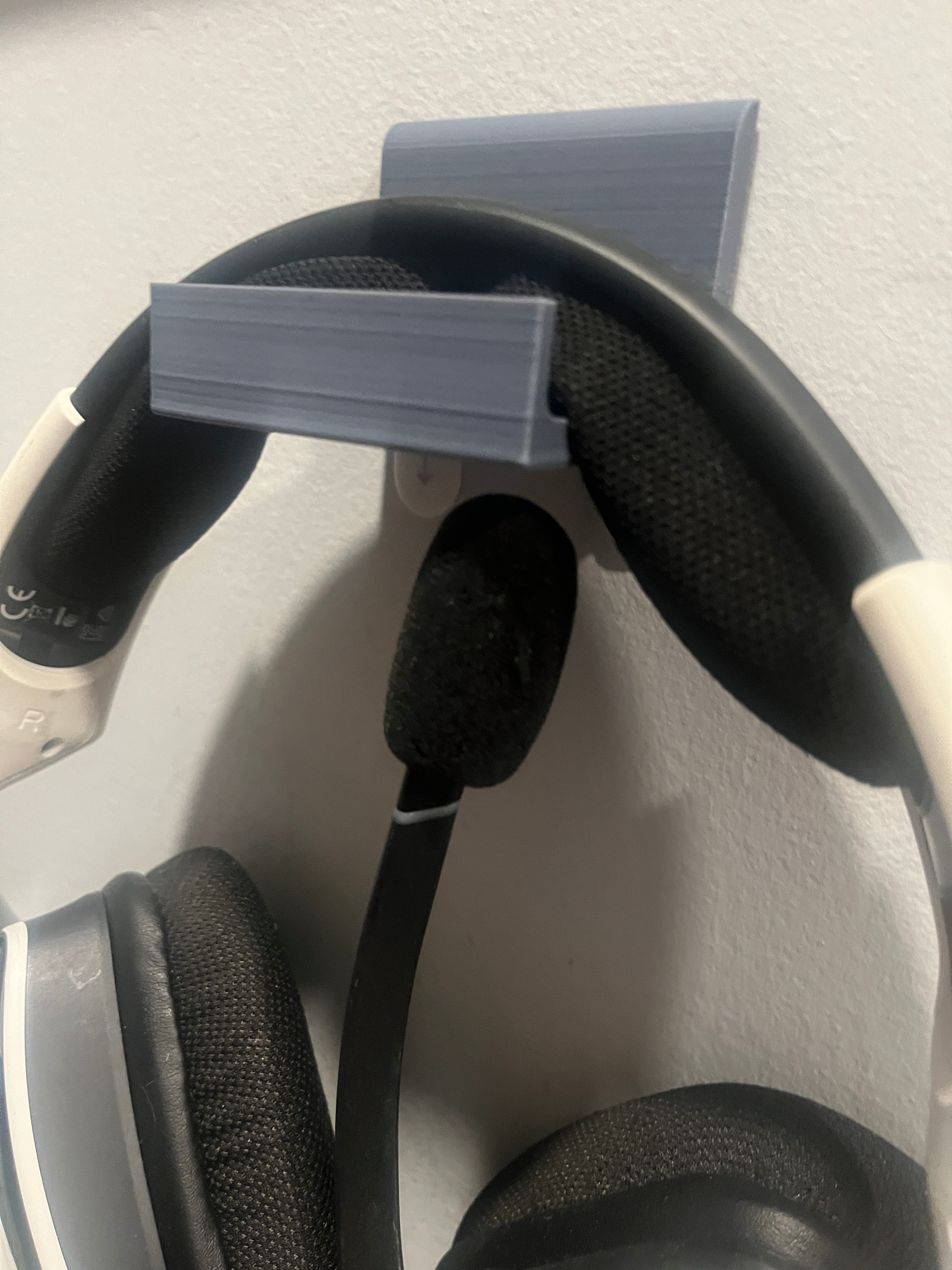 Headphone Wall Mount Curved
