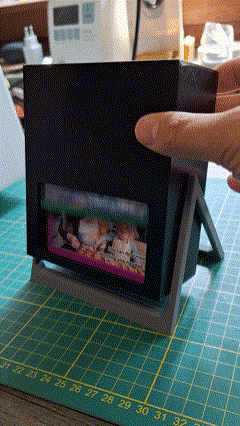 Endless card presenter (Quotes or pictures)