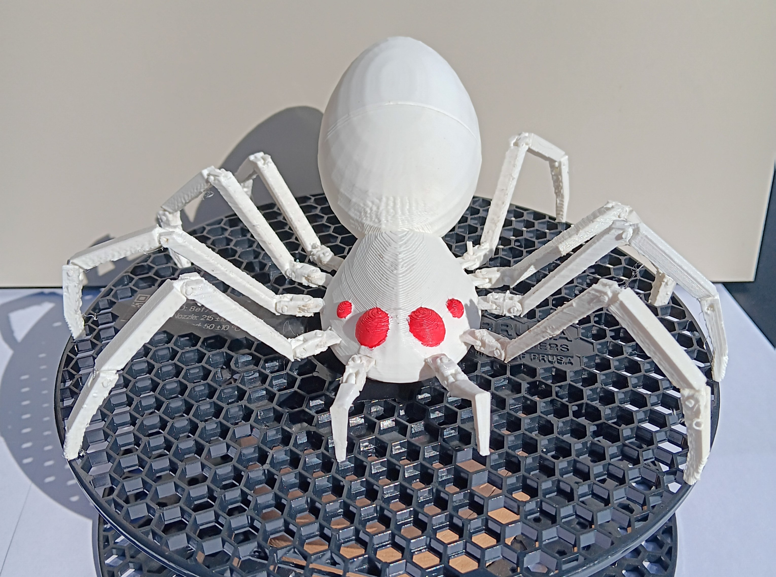articulated spider - filament hinges