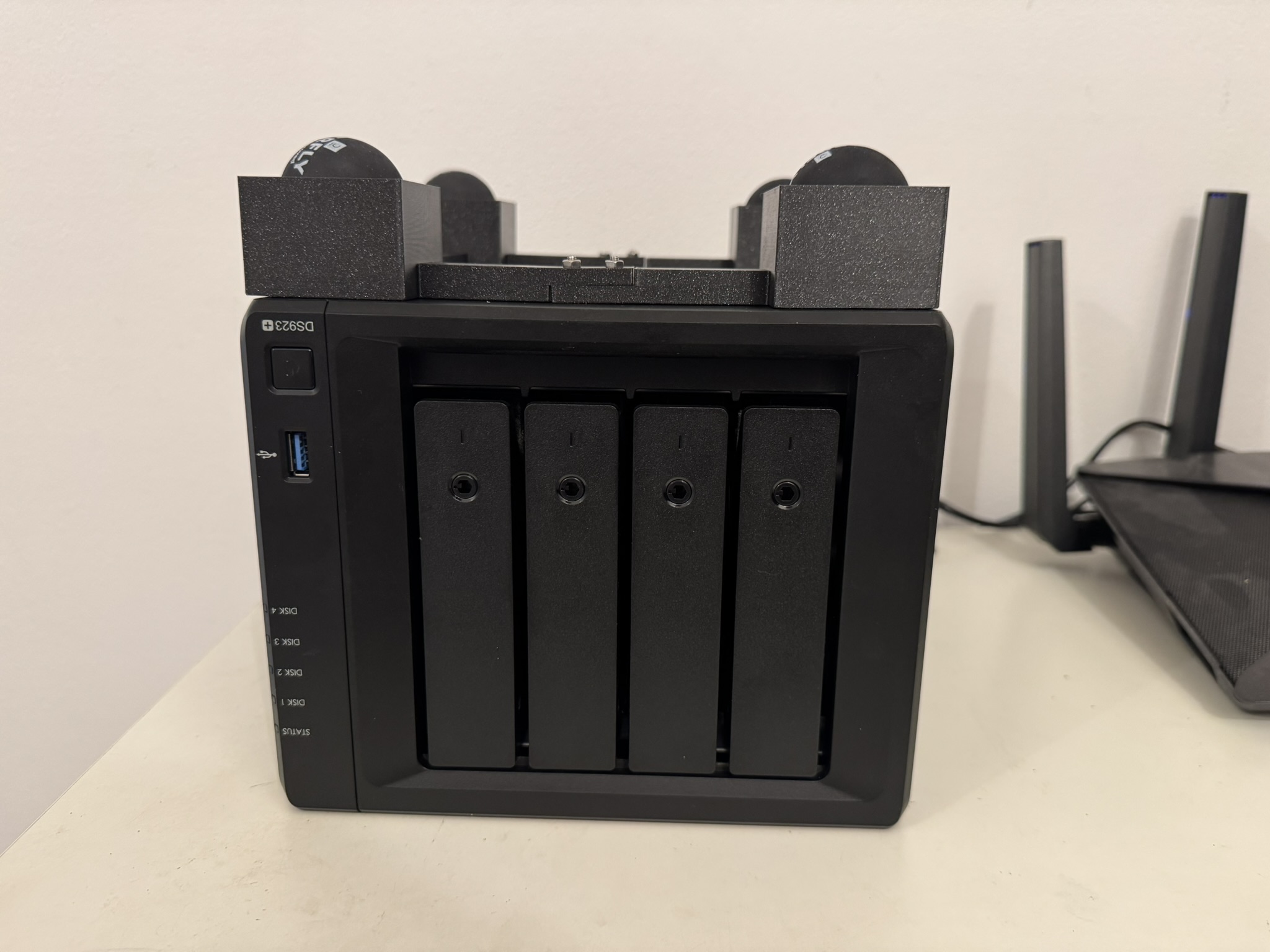 Synology DS923 antivibration stand