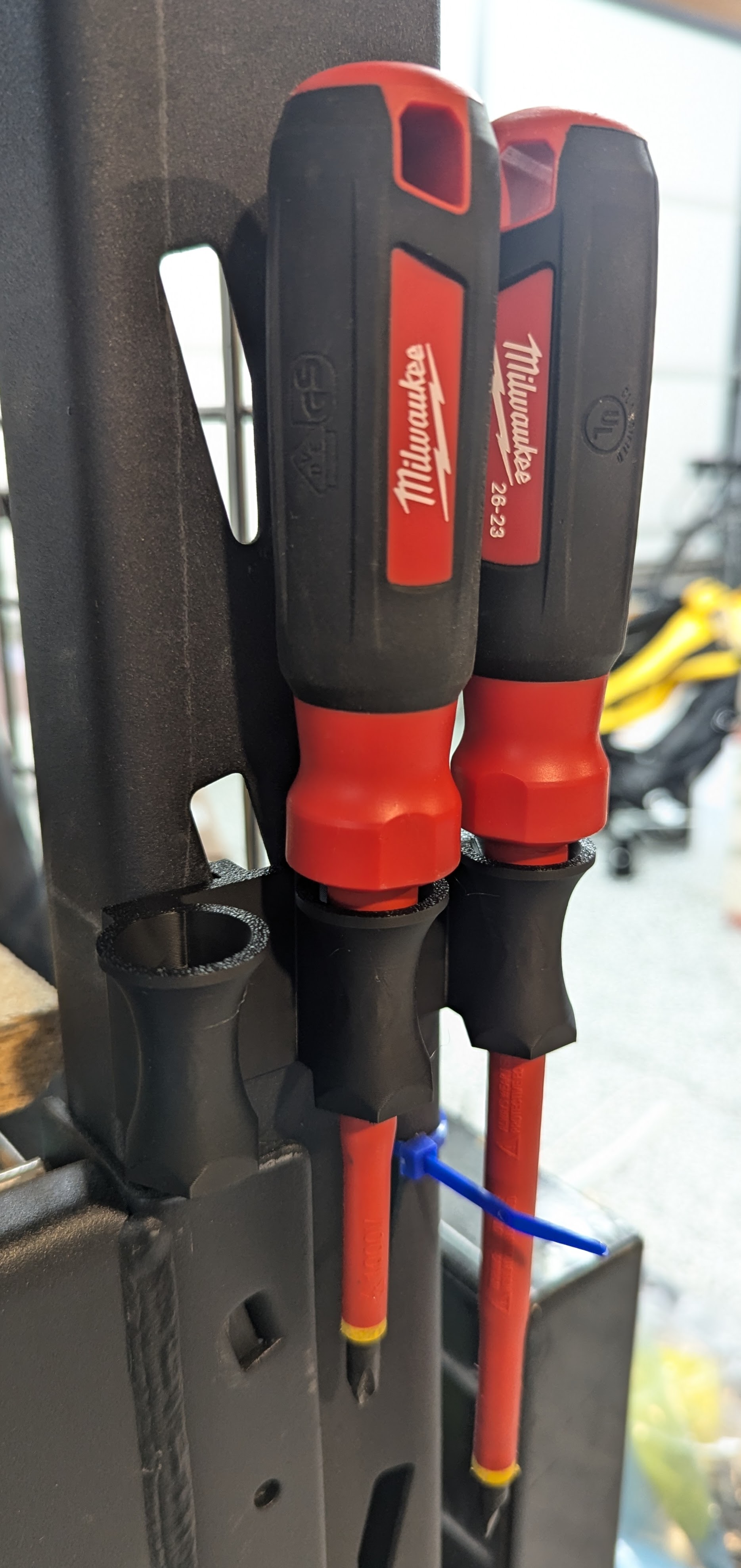 Wall-Mountable Screwdriver Holder — miniatura 2