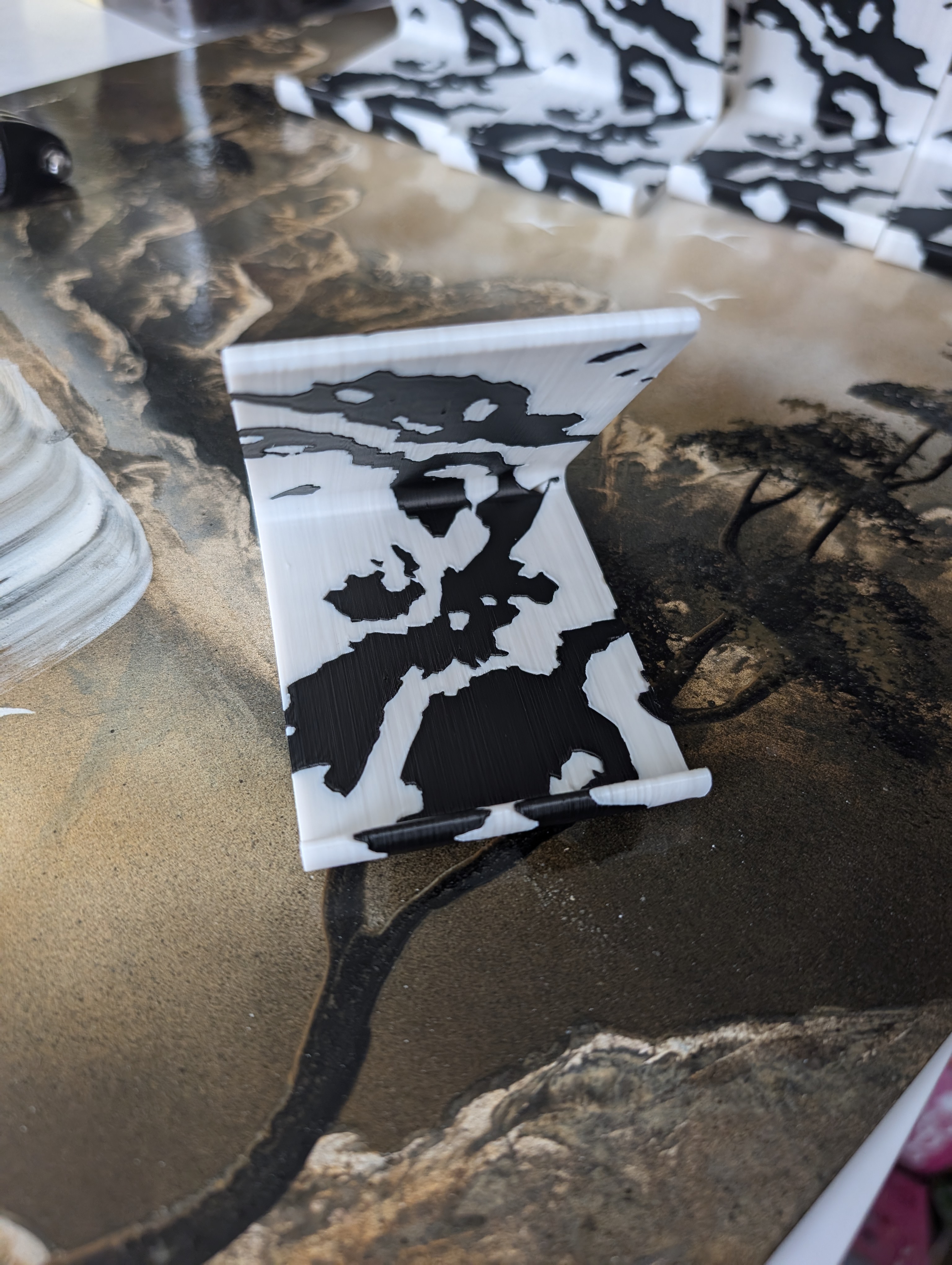 Marbled Phone Stand — thumbnail 2