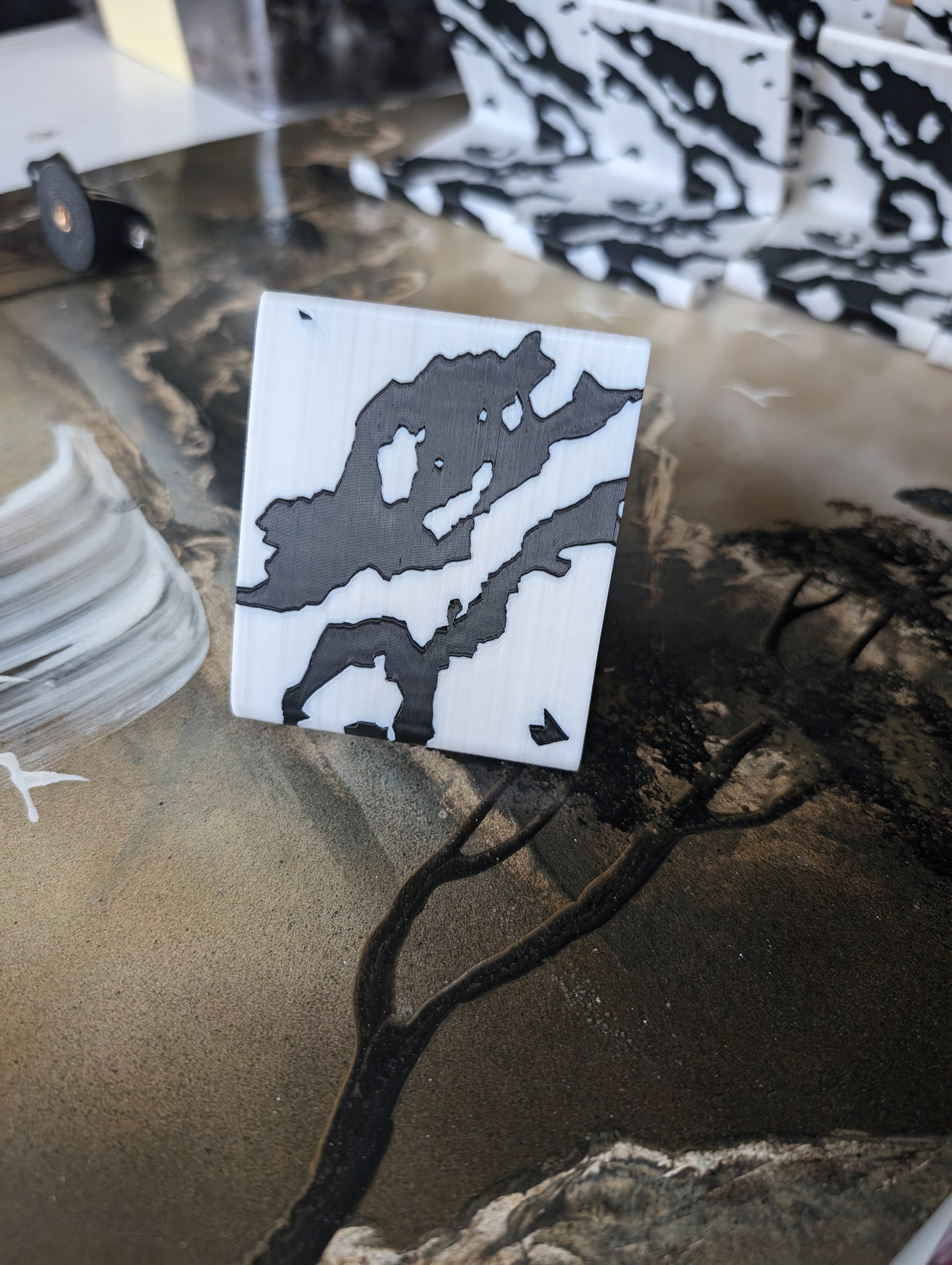 Marbled Phone Stand — thumbnail 6