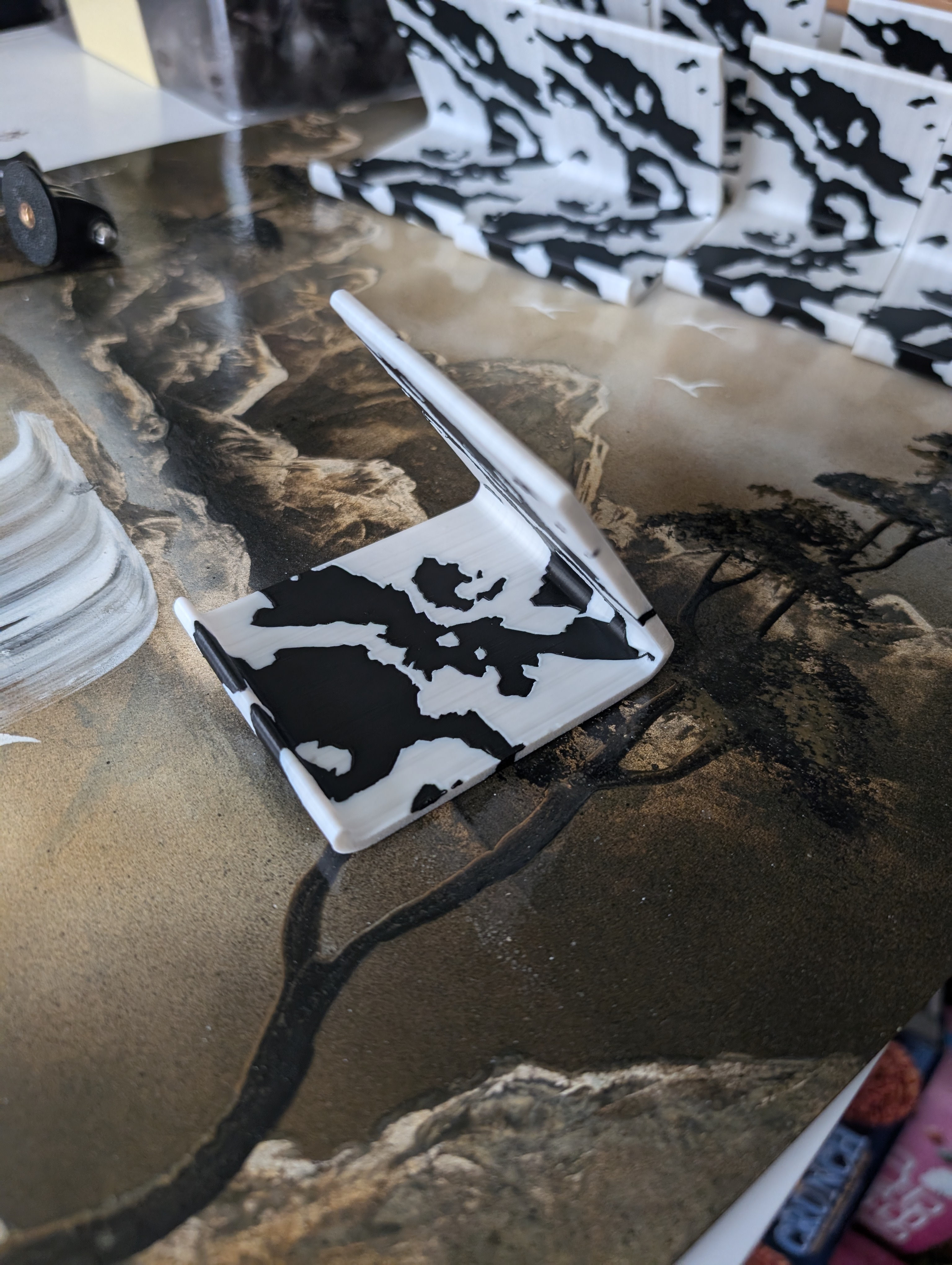 Marbled Phone Stand — thumbnail 7