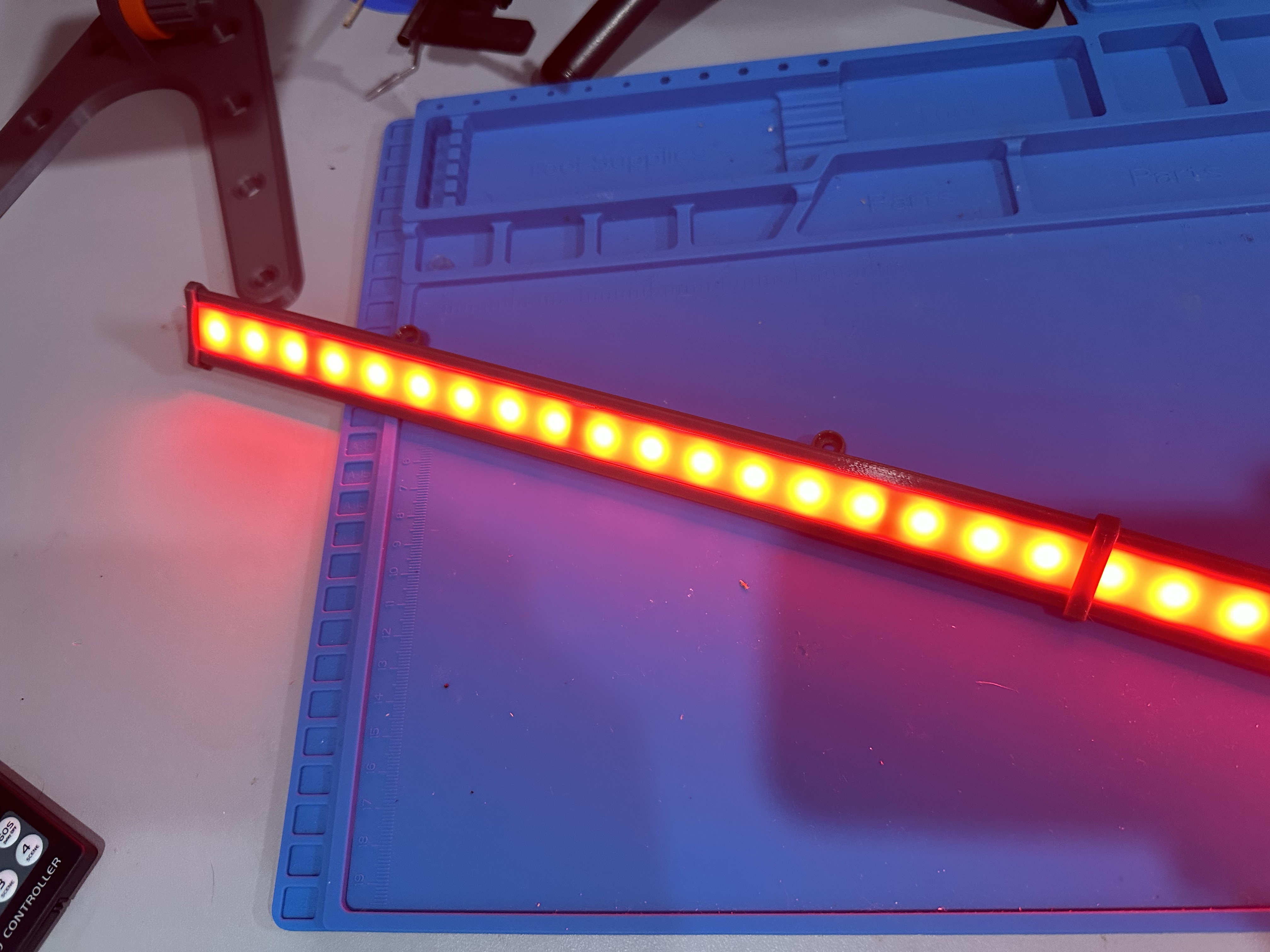 Miniatura 10 do modelo 3D LED Light Bar Diffuser & Holder