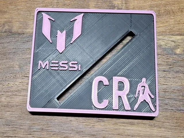 Toothpaste squeezer Messi & Ronaldo