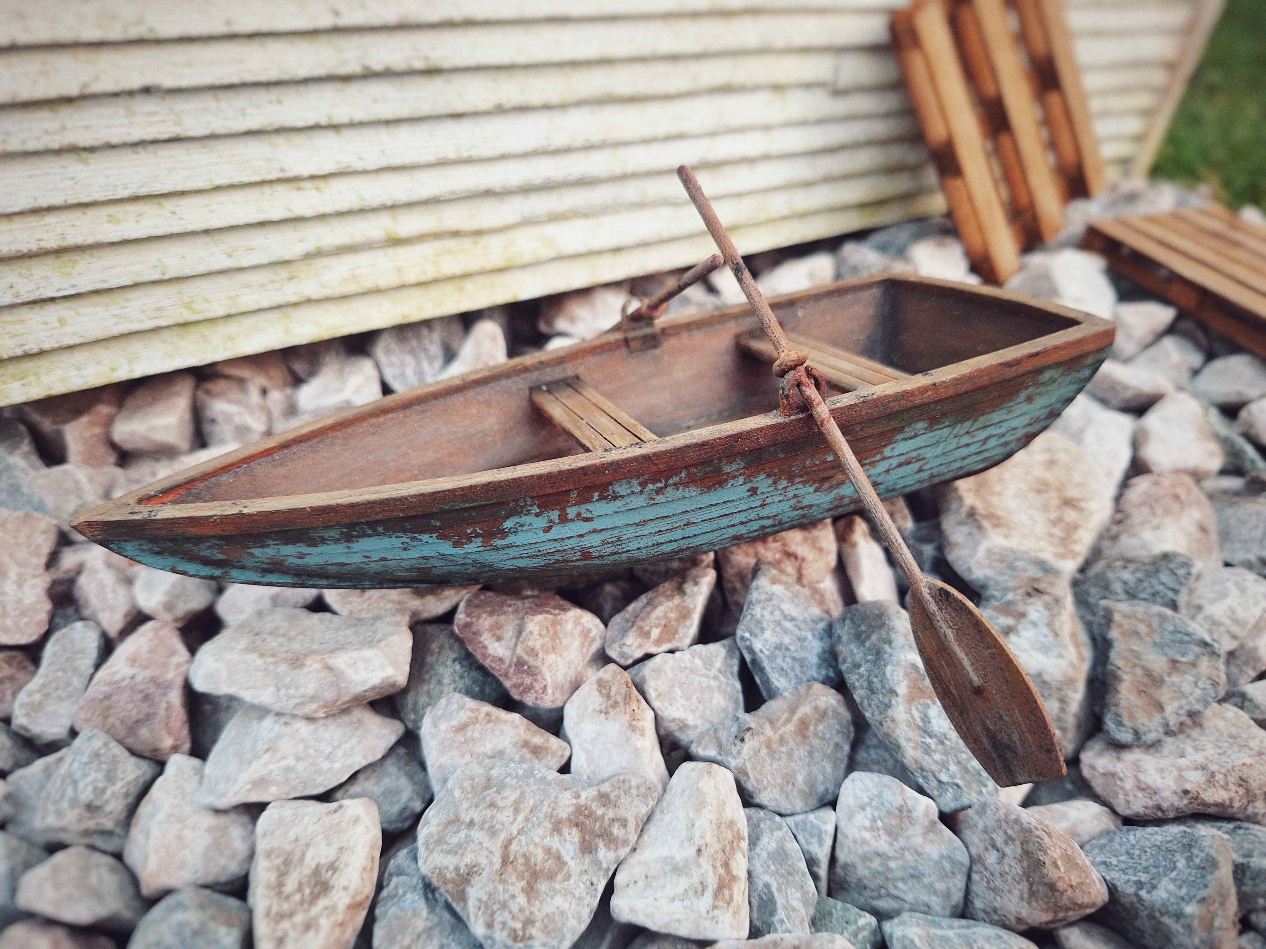 Realistic floatable boat miniature