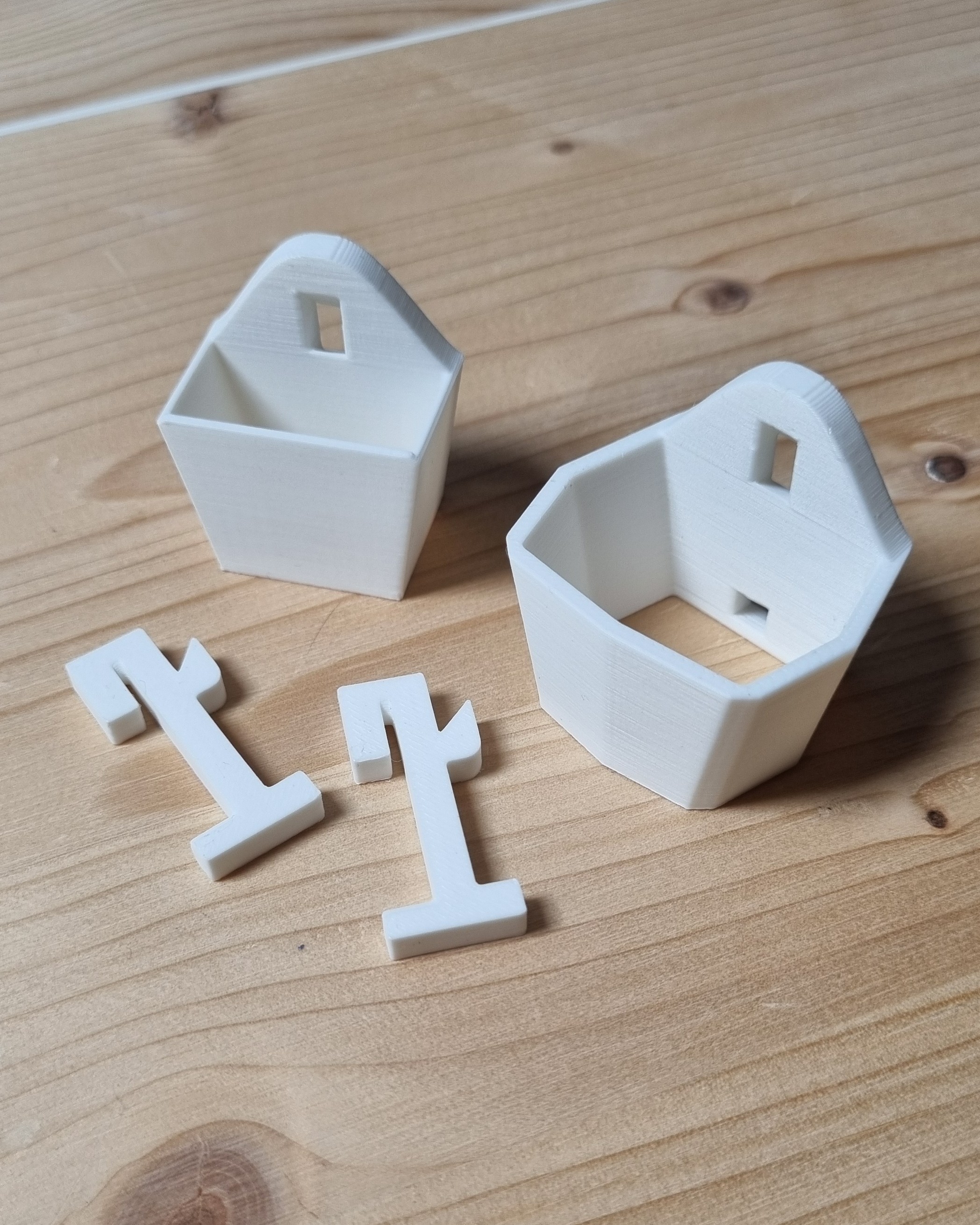 Scissor holders for Skådis and Brännboll with seperate flush fit connectors