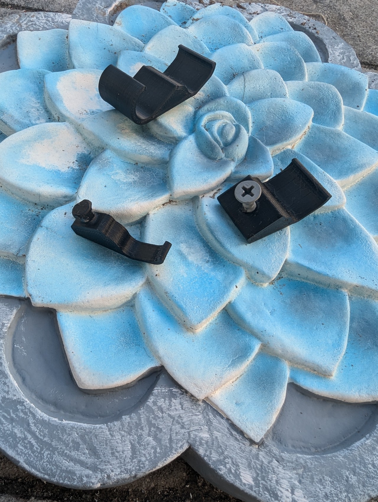 Vinyl Siding Hanger Clip / Mount for Outdoor Decorations & WallArt