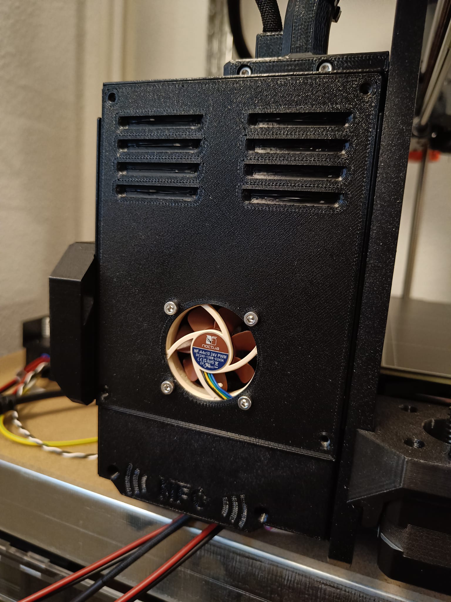 Prusa MK4 electronics box cover with fan inside