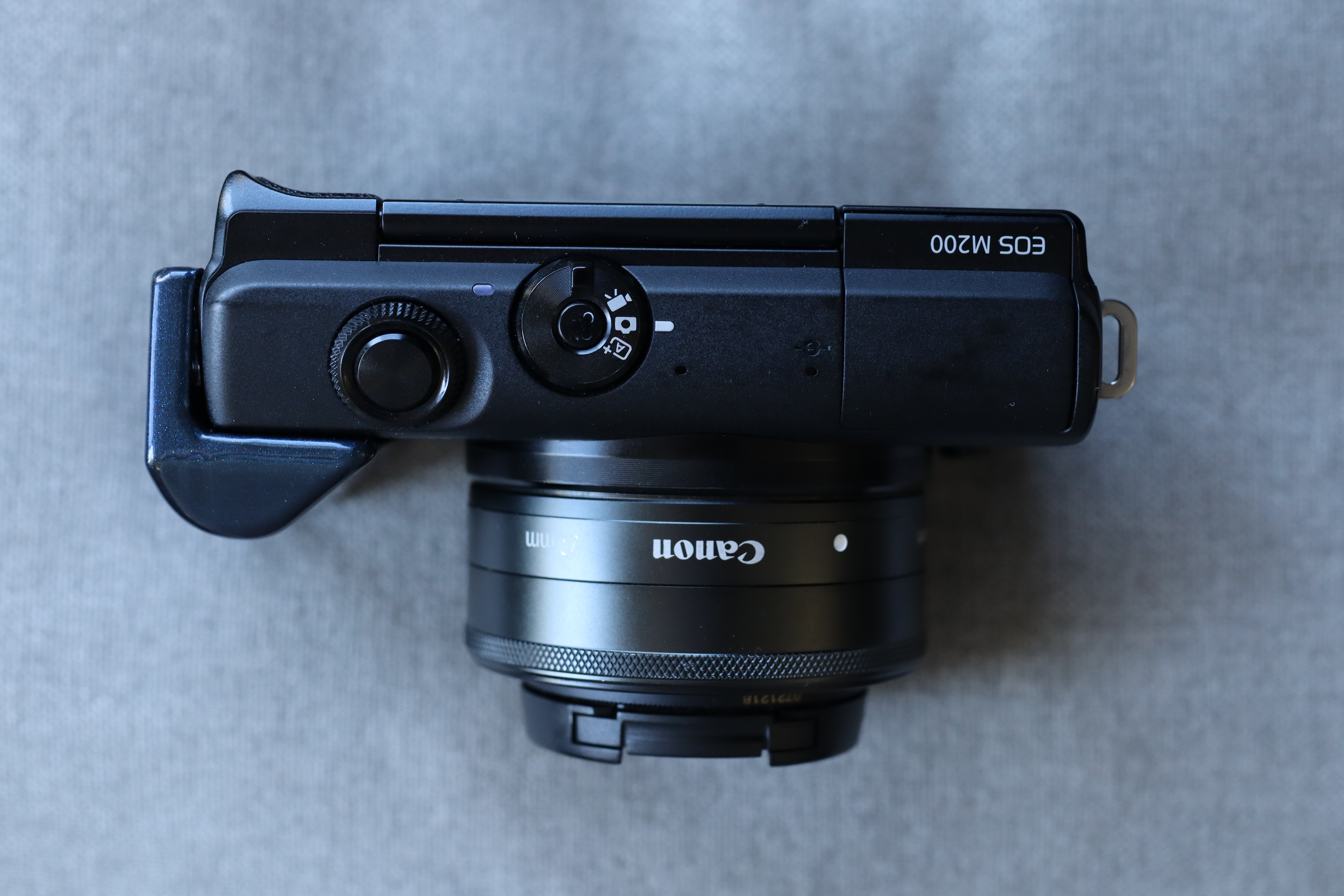 Canon EOS M200 Side Grip — miniatura 4