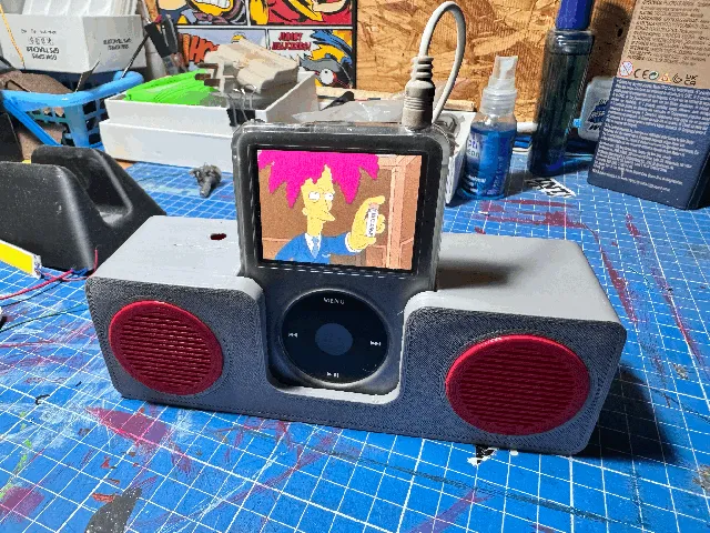 Dock iPod classic + case