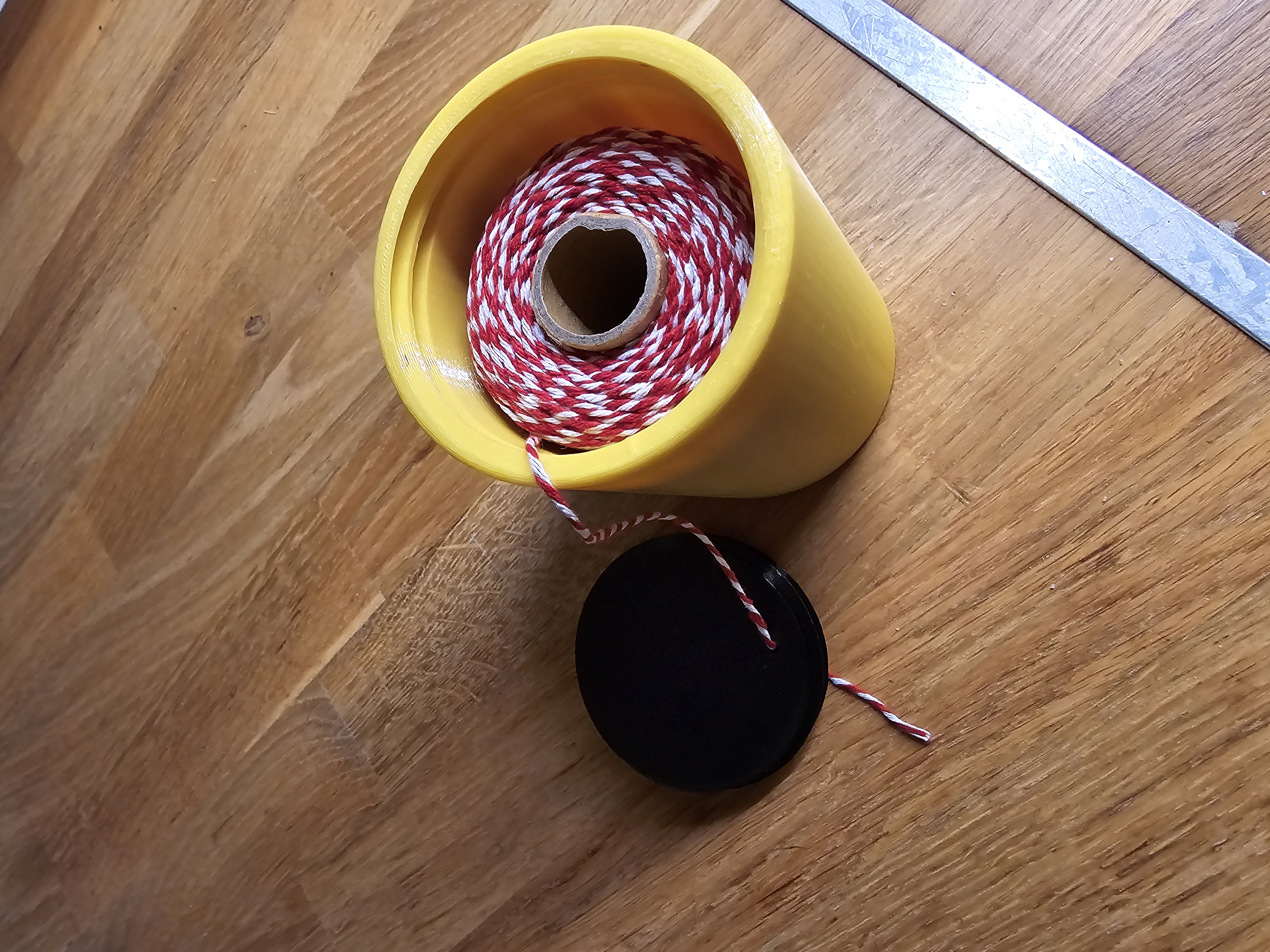Can for meat string