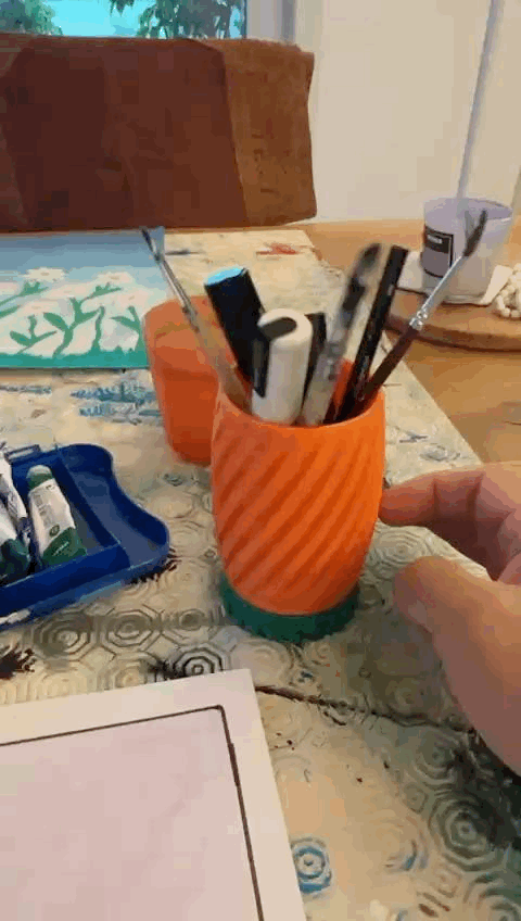 Rotating pen holder