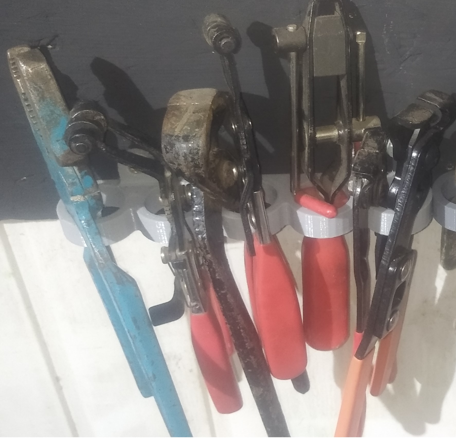 Pliers holder