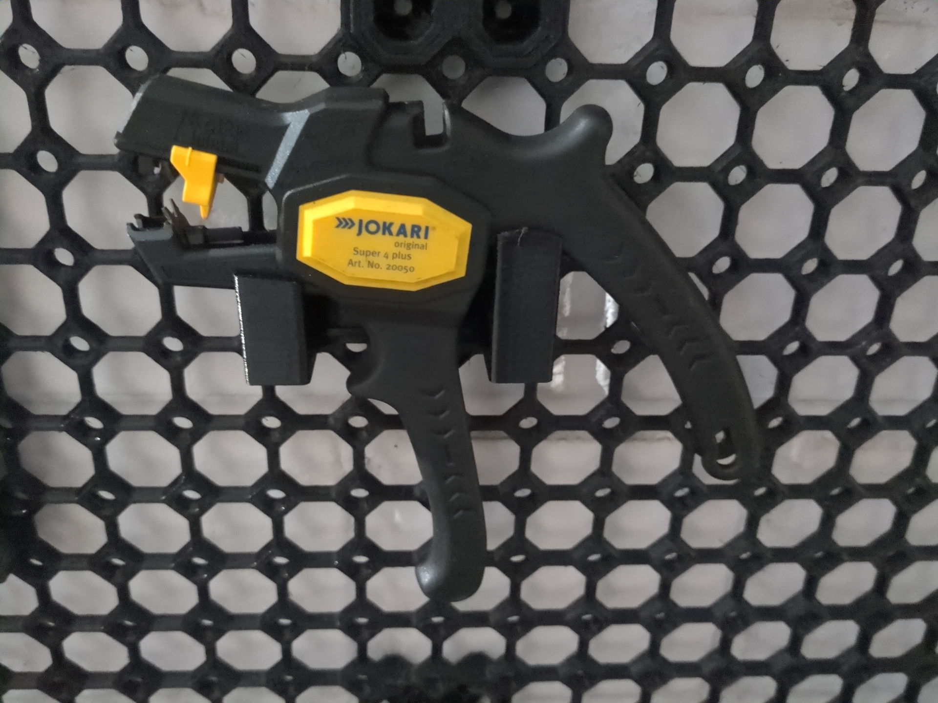 "Jokari Super 4 Plus" wire stripper mount for Multiboard