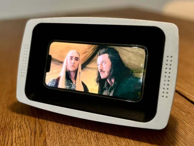 Iphone 13pro with cover dock tv like