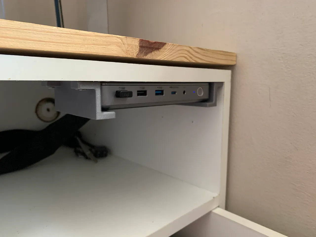 美品 Anker 564 USB-C Docking Station New Anker 564 USB-C Docking Station (10-in-1) arrives