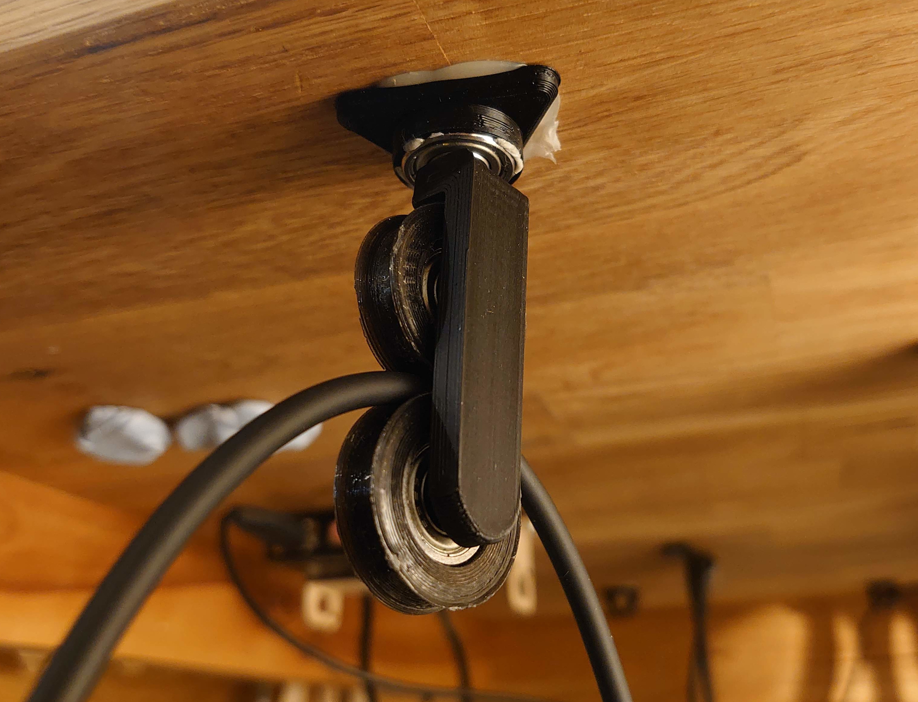 Headphone cable puller V1